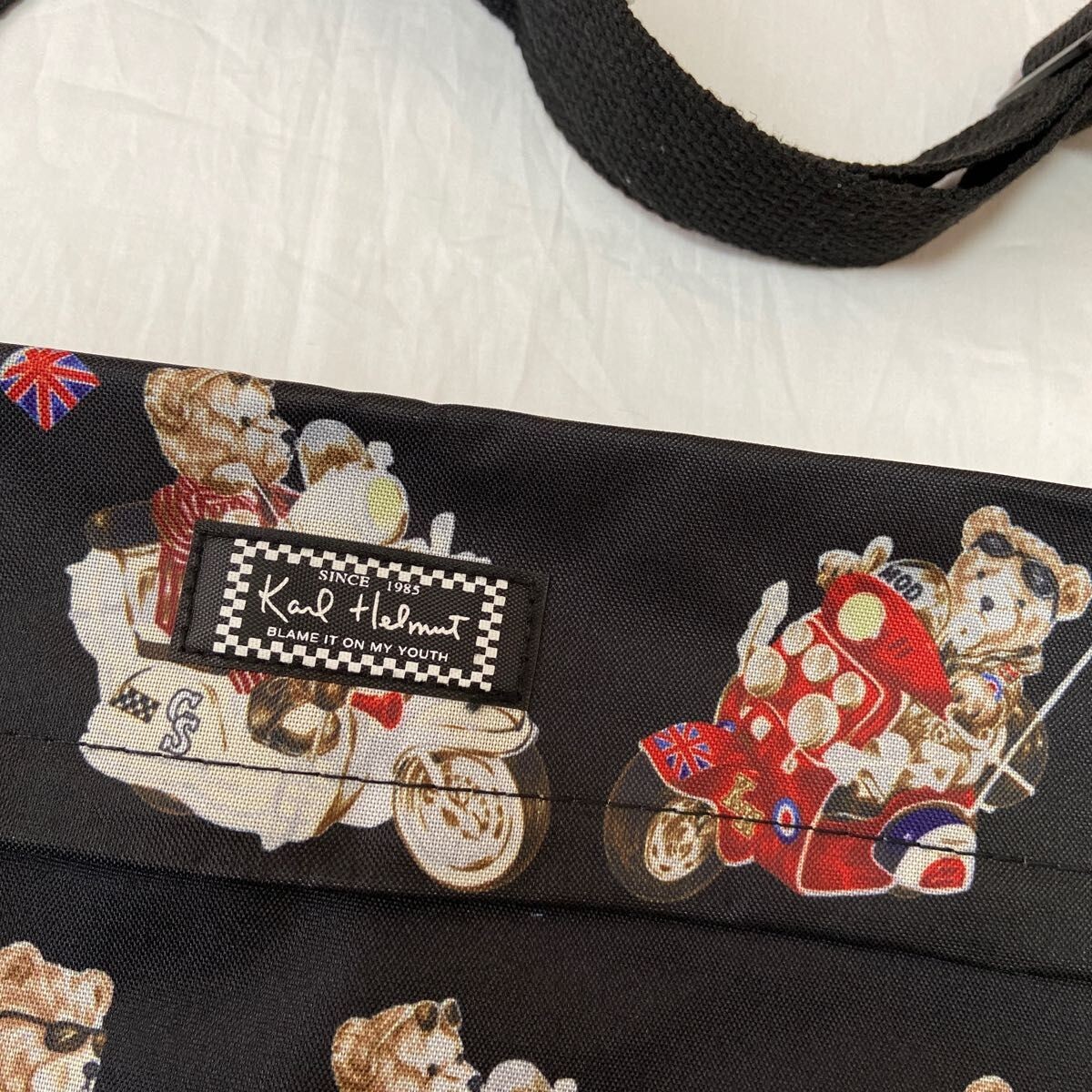 Karl Helmut 35th messenger bag shoulder bag W36×H24×D13cm Novelty black