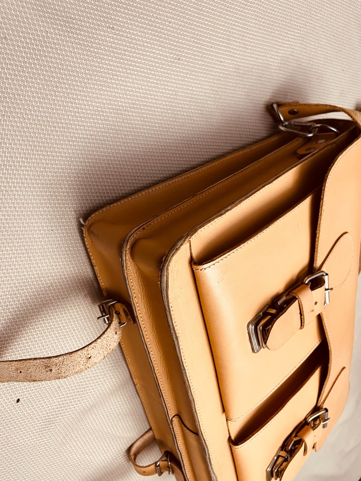Natural Tan Saddle Leather Briefcase / Messenger Bag / Backpack – Germany