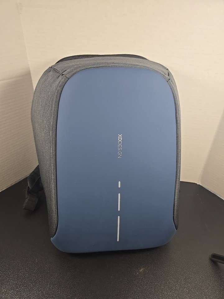 XD Design Antitheft Backpack Great Condition! Bobby See Photos For Measurements