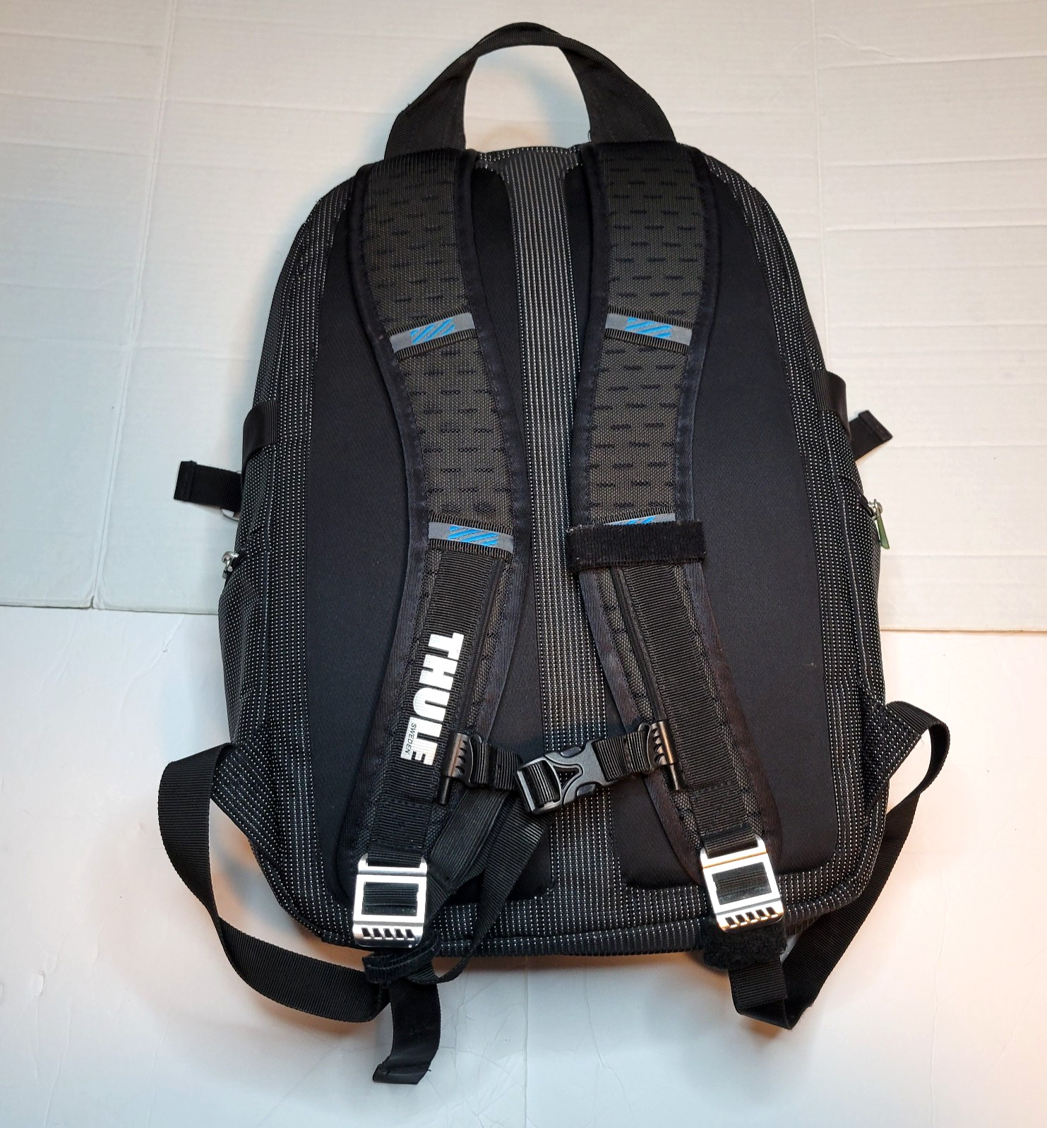 Thule Crossover 32L Backpack Black Sunglasses Protection Hiking Camping
