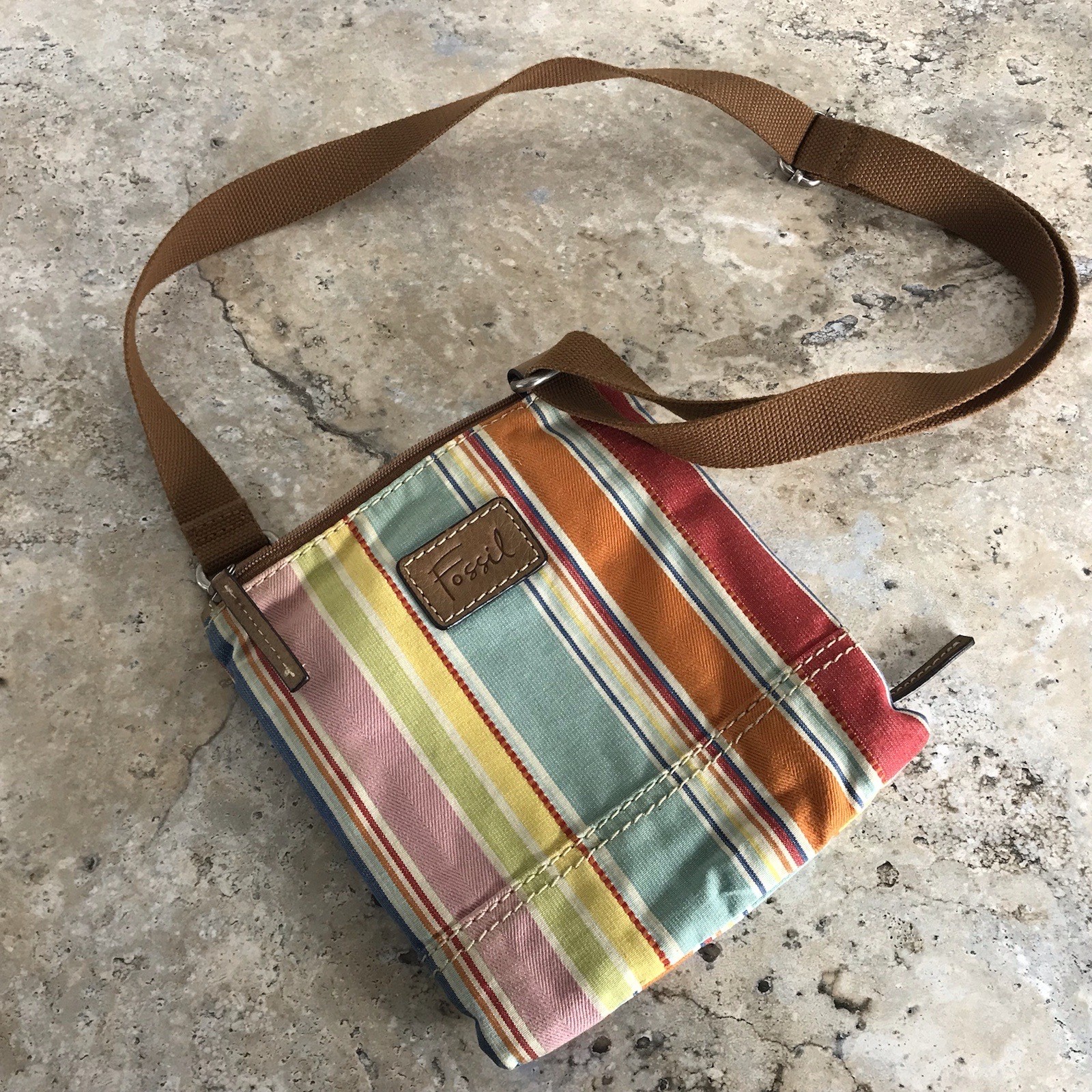 FOSSIL STRIPED CROSSBODY BAG WITH ZIPPER CREDIT CARD HOLDER SECTION ADJUSTABLE
