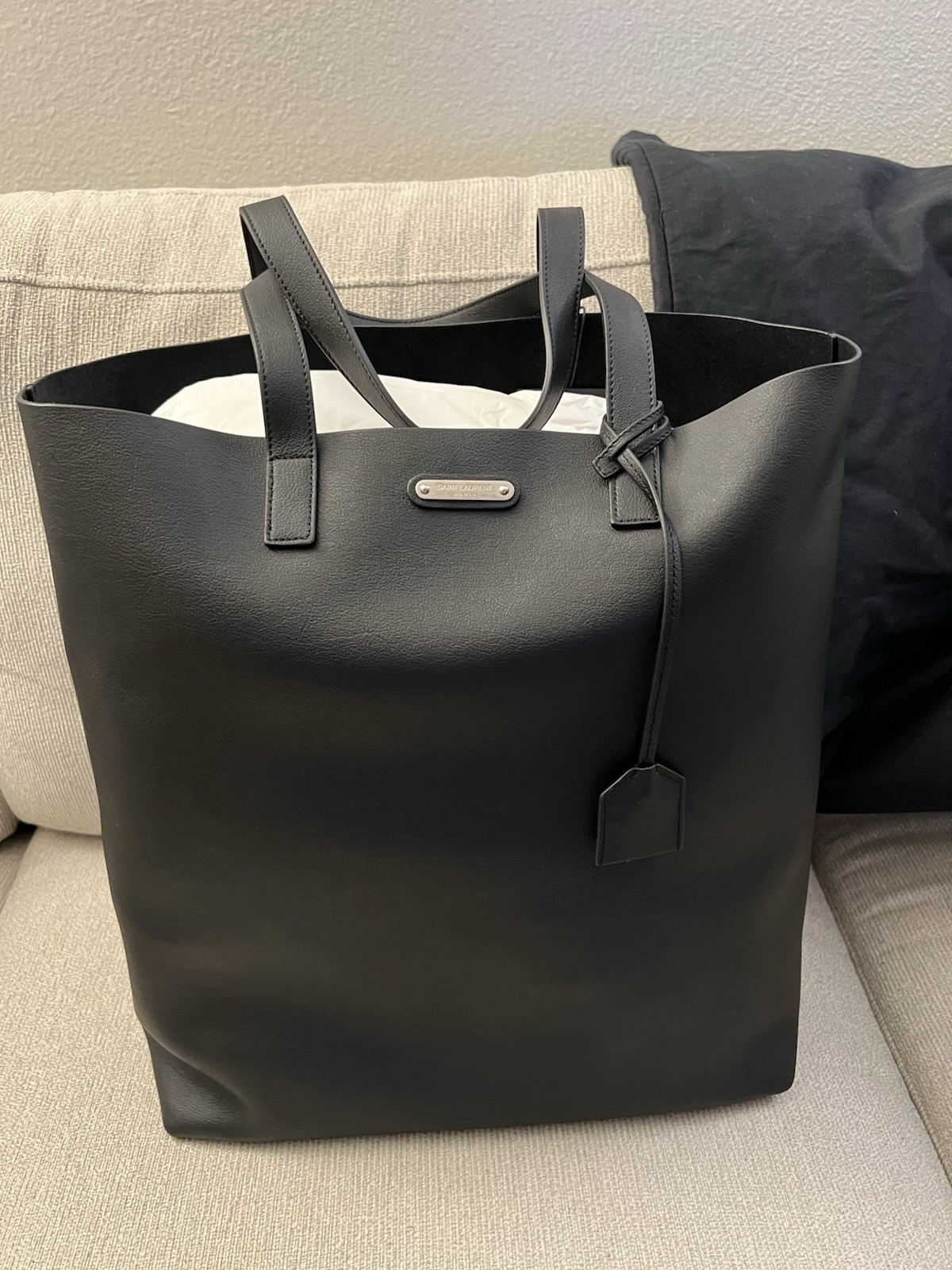 Saint Laurent Black Leather Tote Back With A Pouch brand new never worn