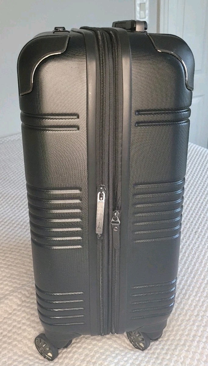 Travelpro Carry-on Expandable Spinner Suitcase
