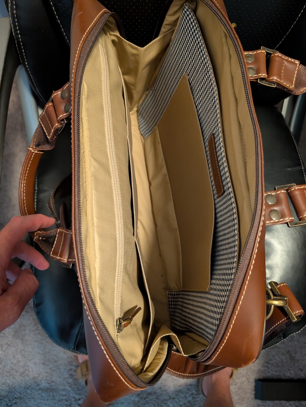Boconi Bryant Leather Analyst Bag