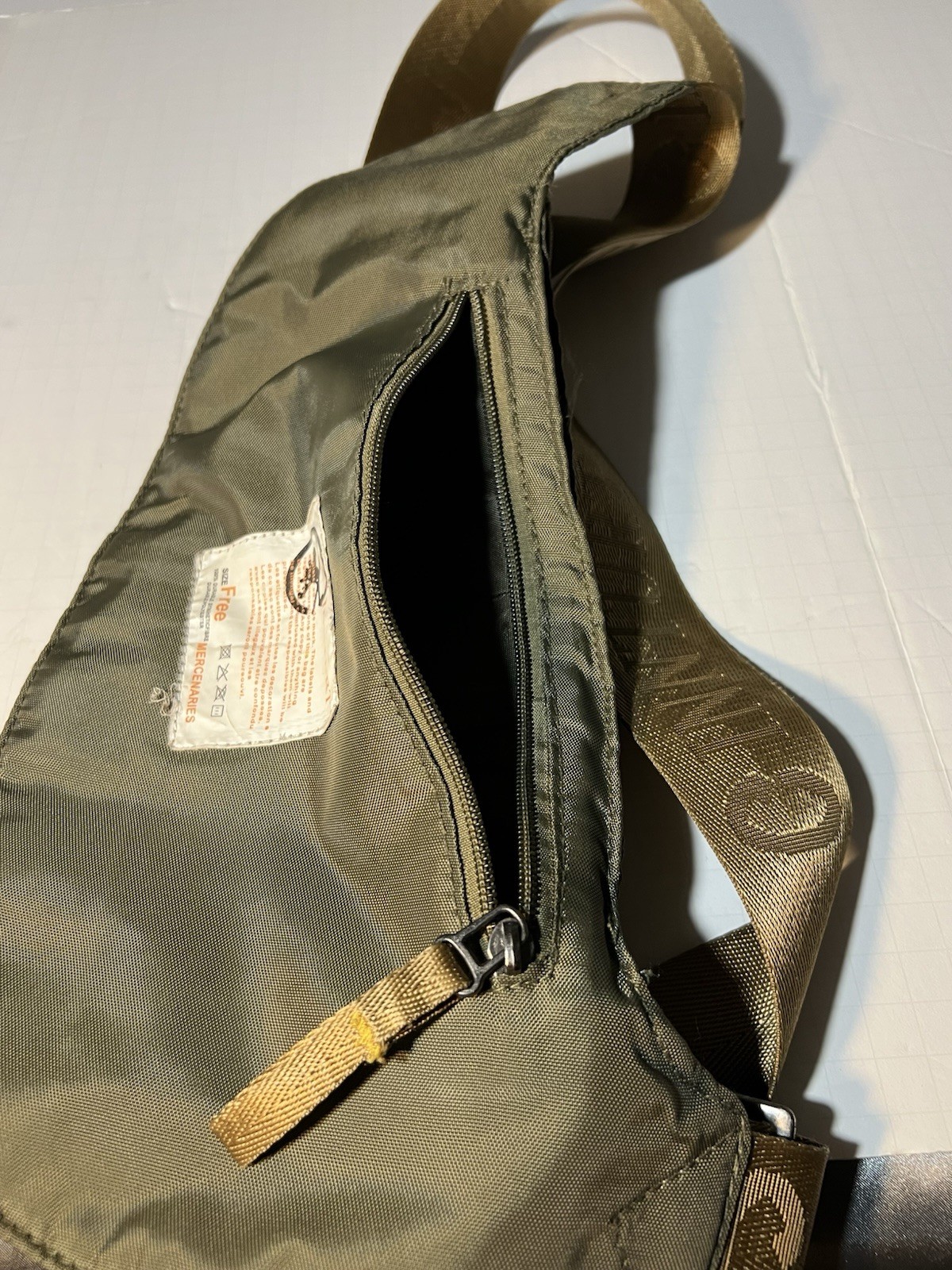 INNTURT Crossbody Sling Bag Green/Tan Solid Zip/Snap Adjustable Strap Pockets