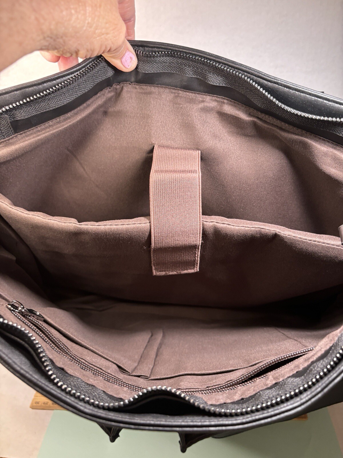 SEYFOCNIA Large Leather Messenger Bag New with Tags!