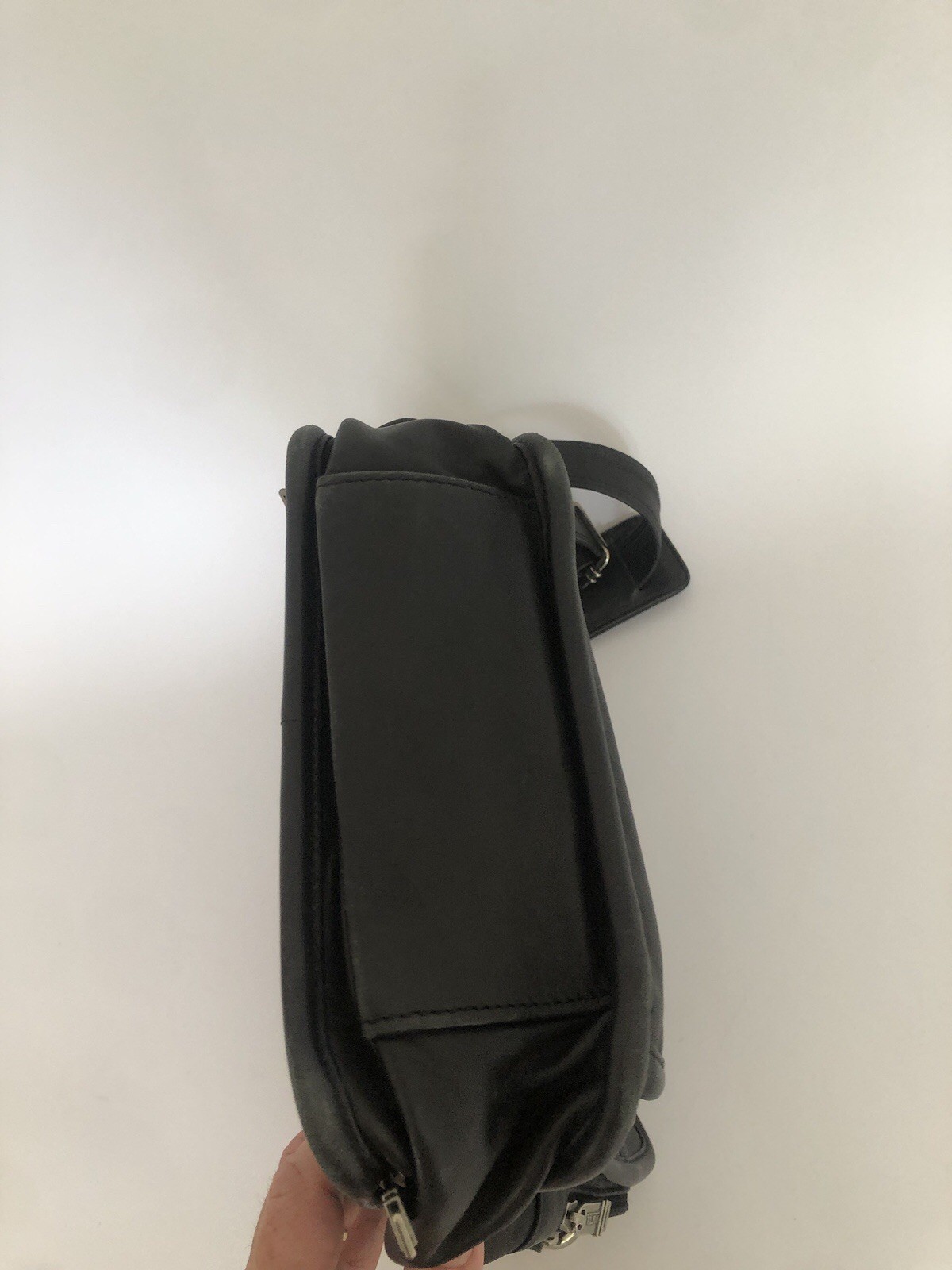 TUMI Alpha Medium Crossbody Black Leather Vertical Multi Pockets Messenger Bag