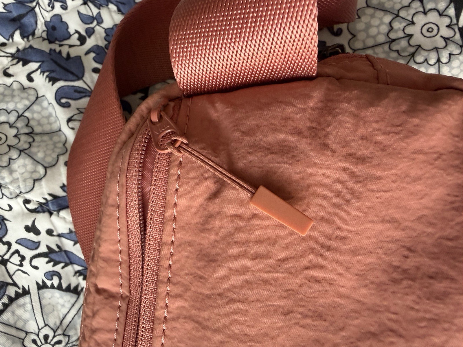 lululemon Pink Crossbody Bag Zip Closure Adjustable Strap Casual Travel