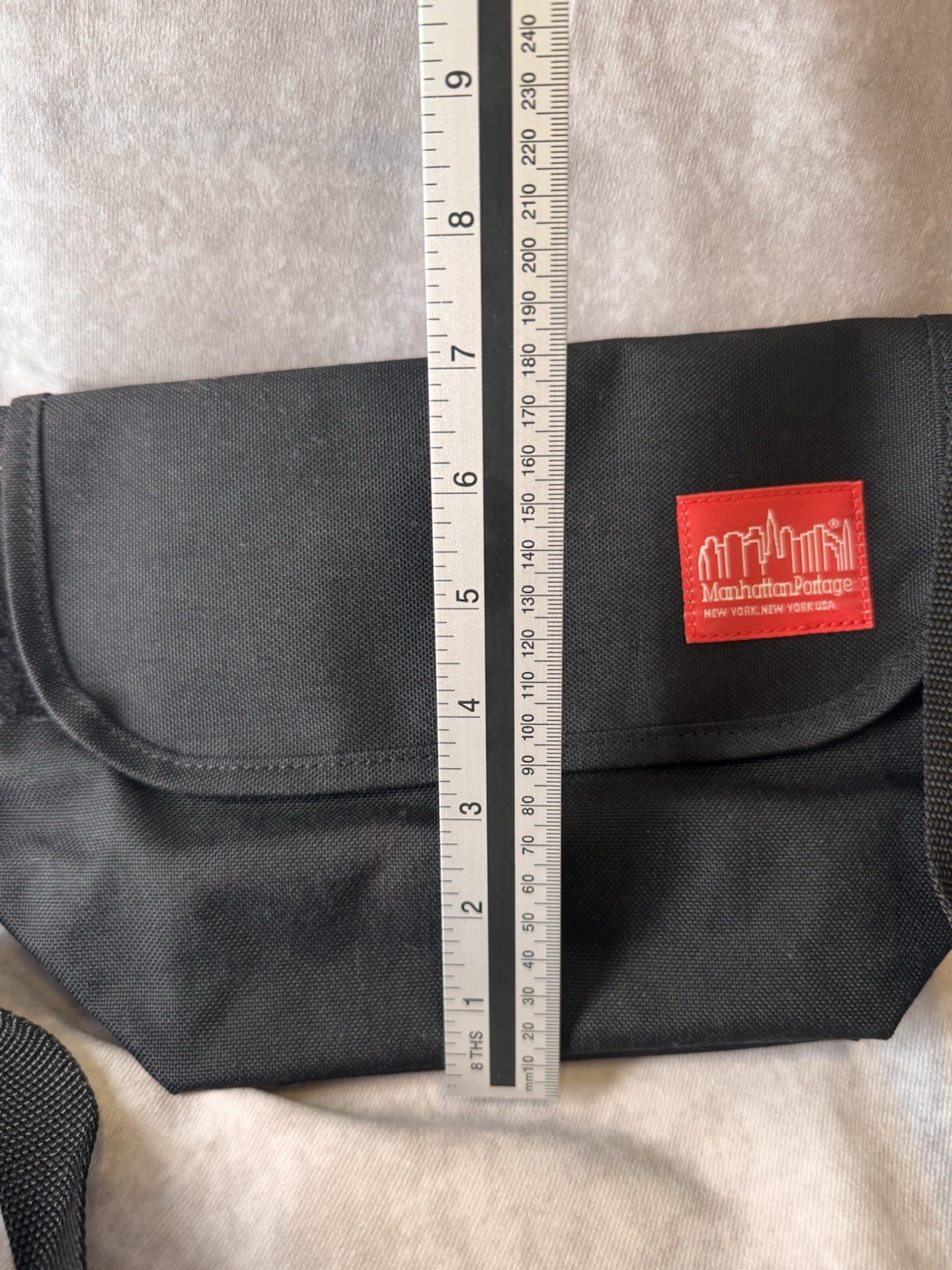 New W Tags Manhattan Portage Small Nylon Messenger Bag Crossbody Black 11.5”x7”