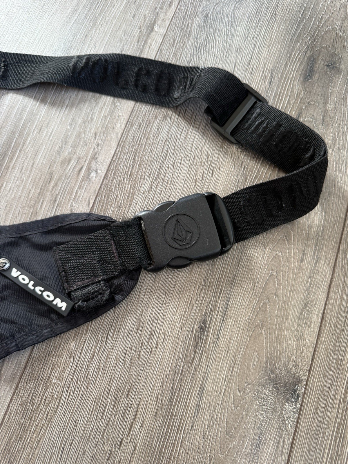 Volcom Shoulder Sling Bag Skateboard Y2K Black Surf Gorpcore