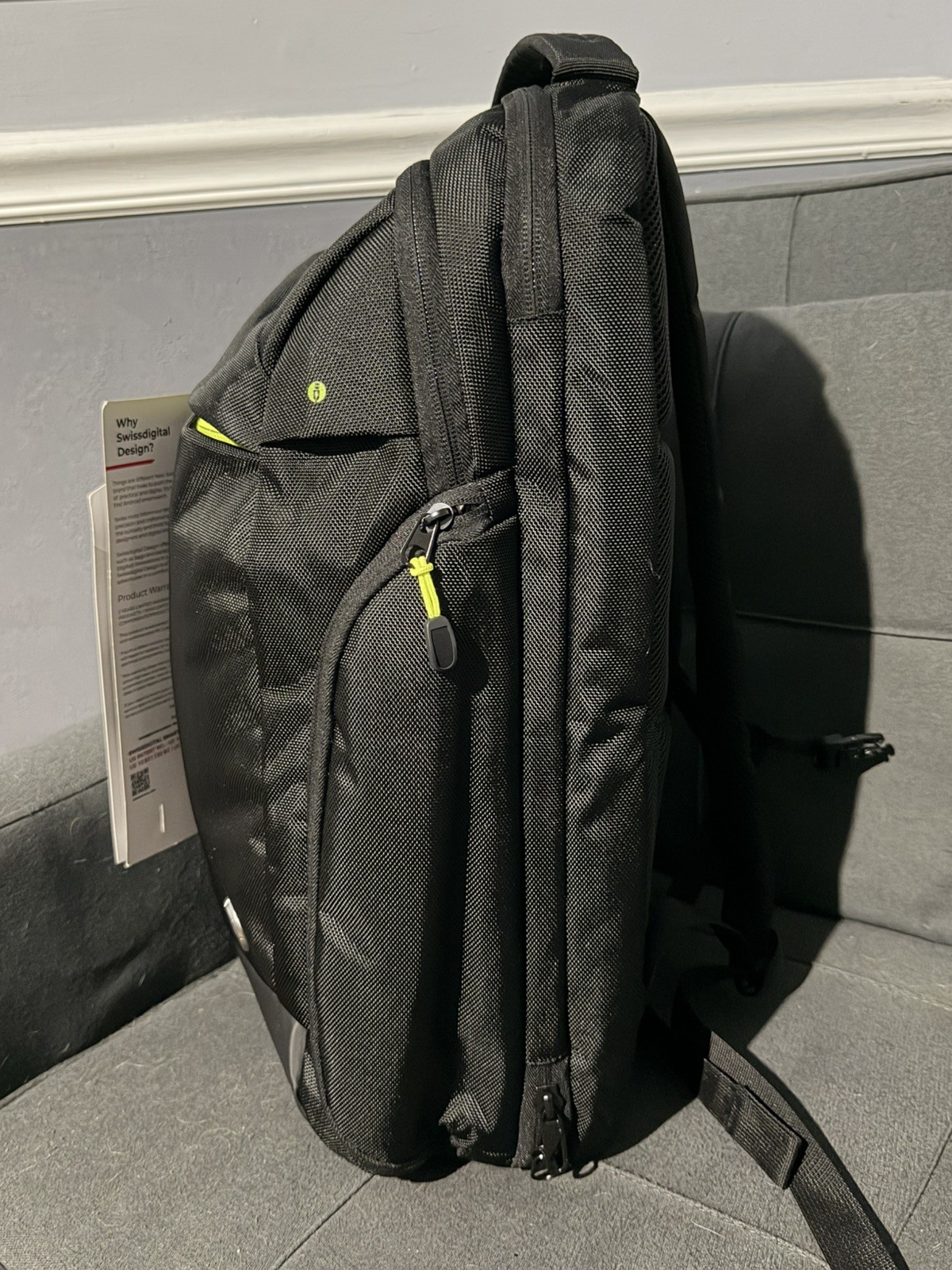 Swissdigital Design Java SE Multi-functional 2-In-1 Travel Backpack/Suitcase