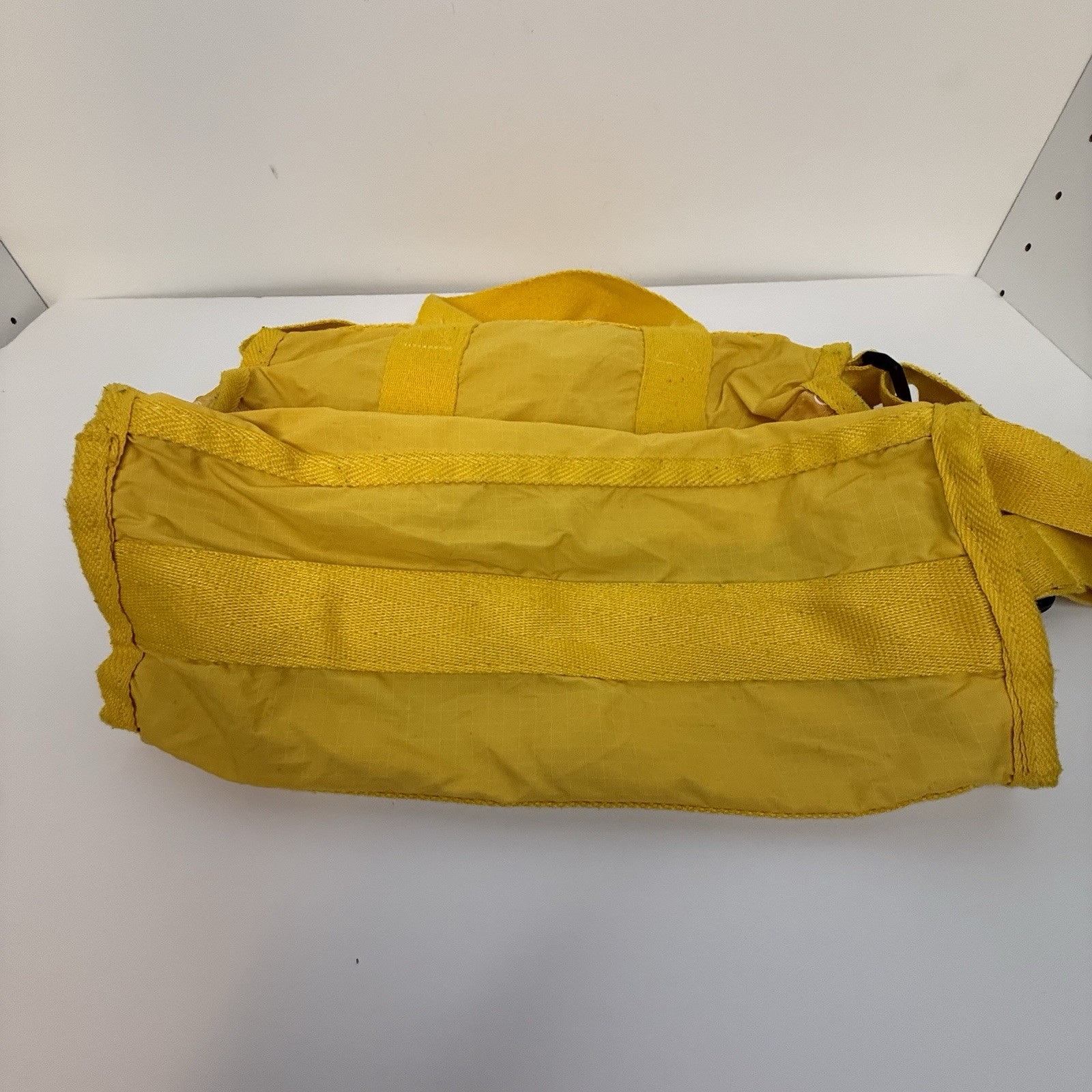 LeSportsac Adjustable Strap Carry On Crossbody Bag Yellow USA Vtg 80s 13”x10”x5”