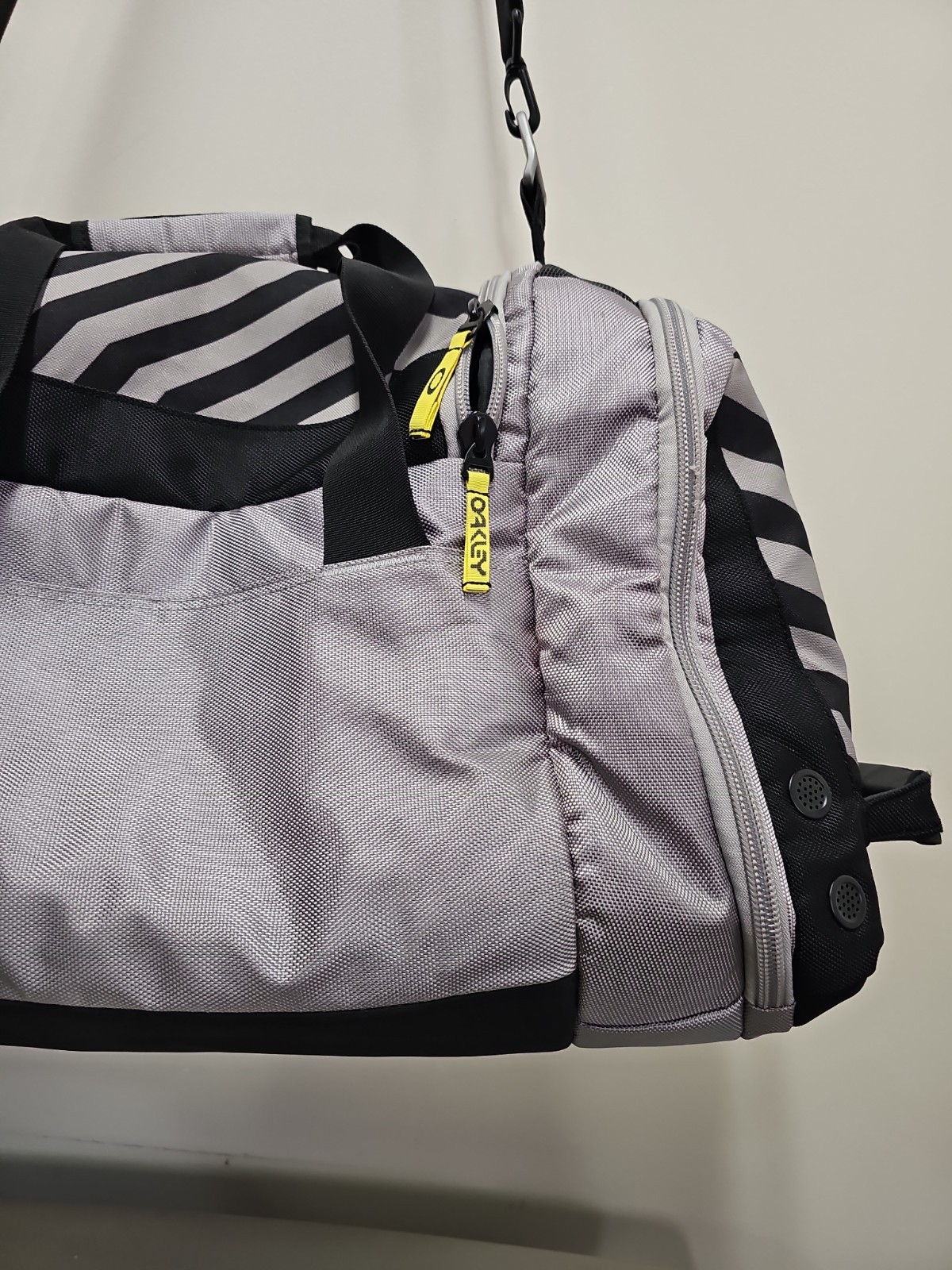 Oakley Sample Gray Black Nylon Large Duffle Bag Y2K Rare