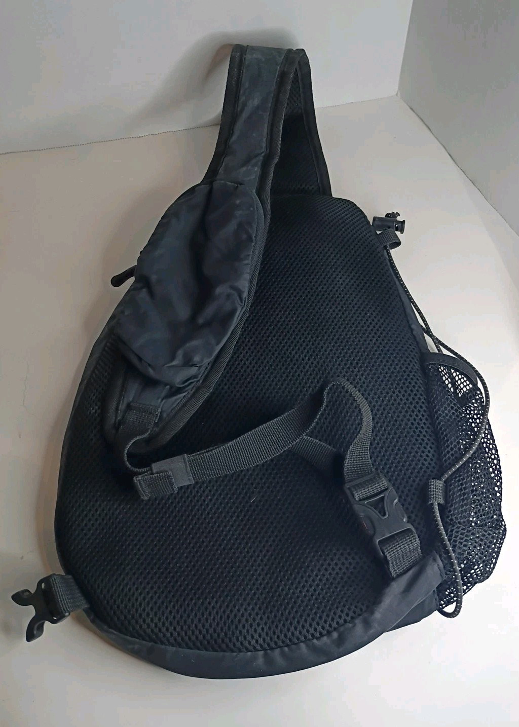 Eddie Bauer Ripstop 8L Black Shoulder Sling Air-Mesh Adjust. Crossbody Strap
