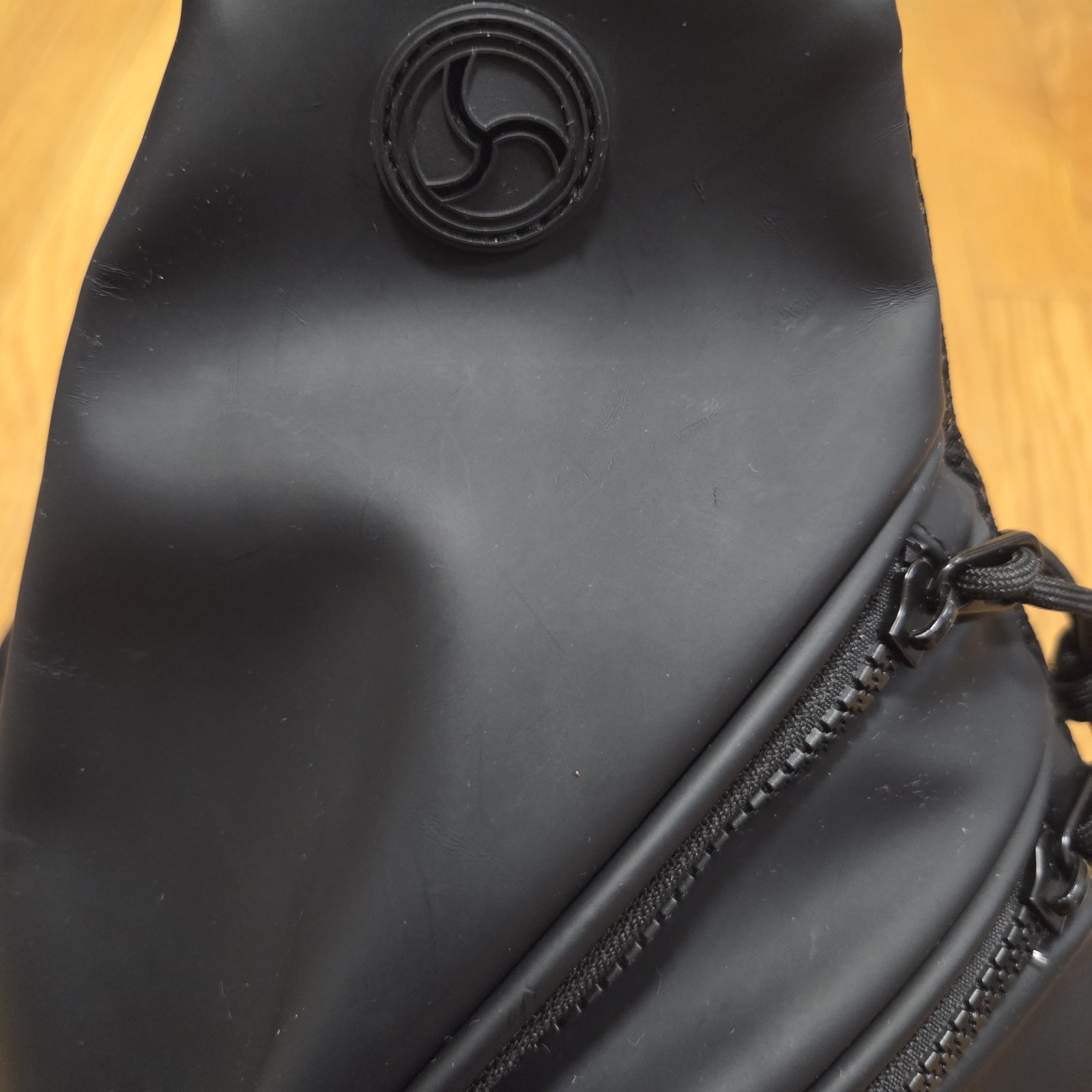 Duchamp Mens Crossbody Sling Rubberized Casual Lightweight Travel Bag Black S