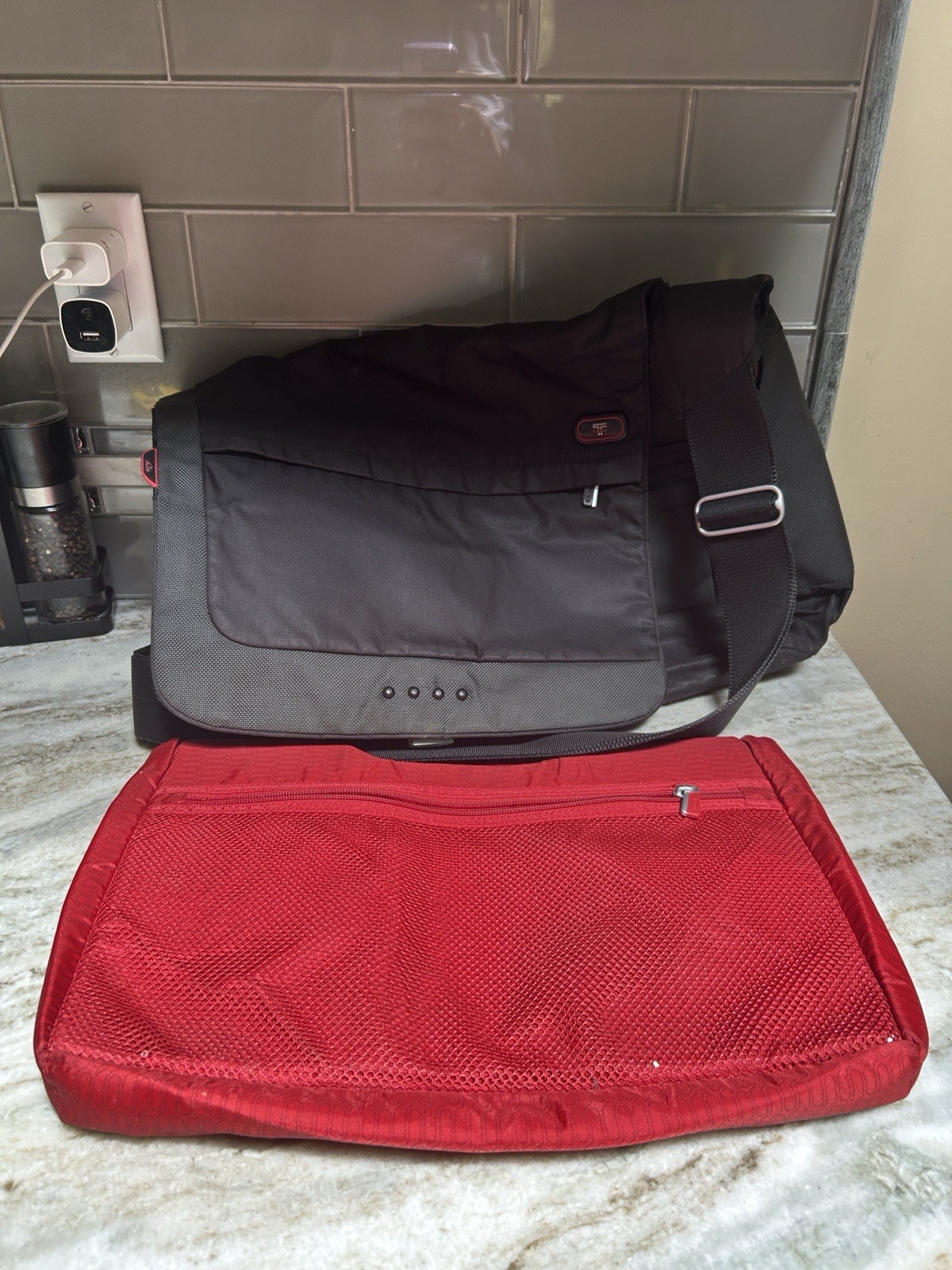 TUMI T-TECH MESSENGER Bag LAPTOP Briefcase Black Travel Padded Shoulder
