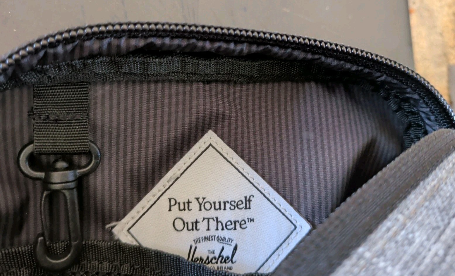Herschel Supply Co. Heritage Crossbody Ecosystem Fabrics Bag – 11384 Gray 8×7″