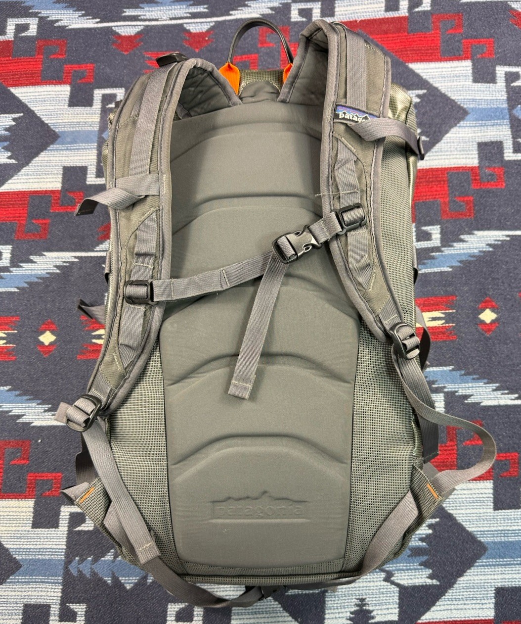 Patagonia Black Hole BackPack 35L Discontinued Travel Laptop Daypack Gray Bag