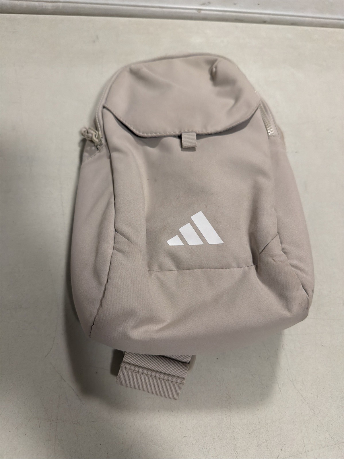 adidas Essentials 3 Sling Crossbody Bag with Carabiner and Multi-Pocket