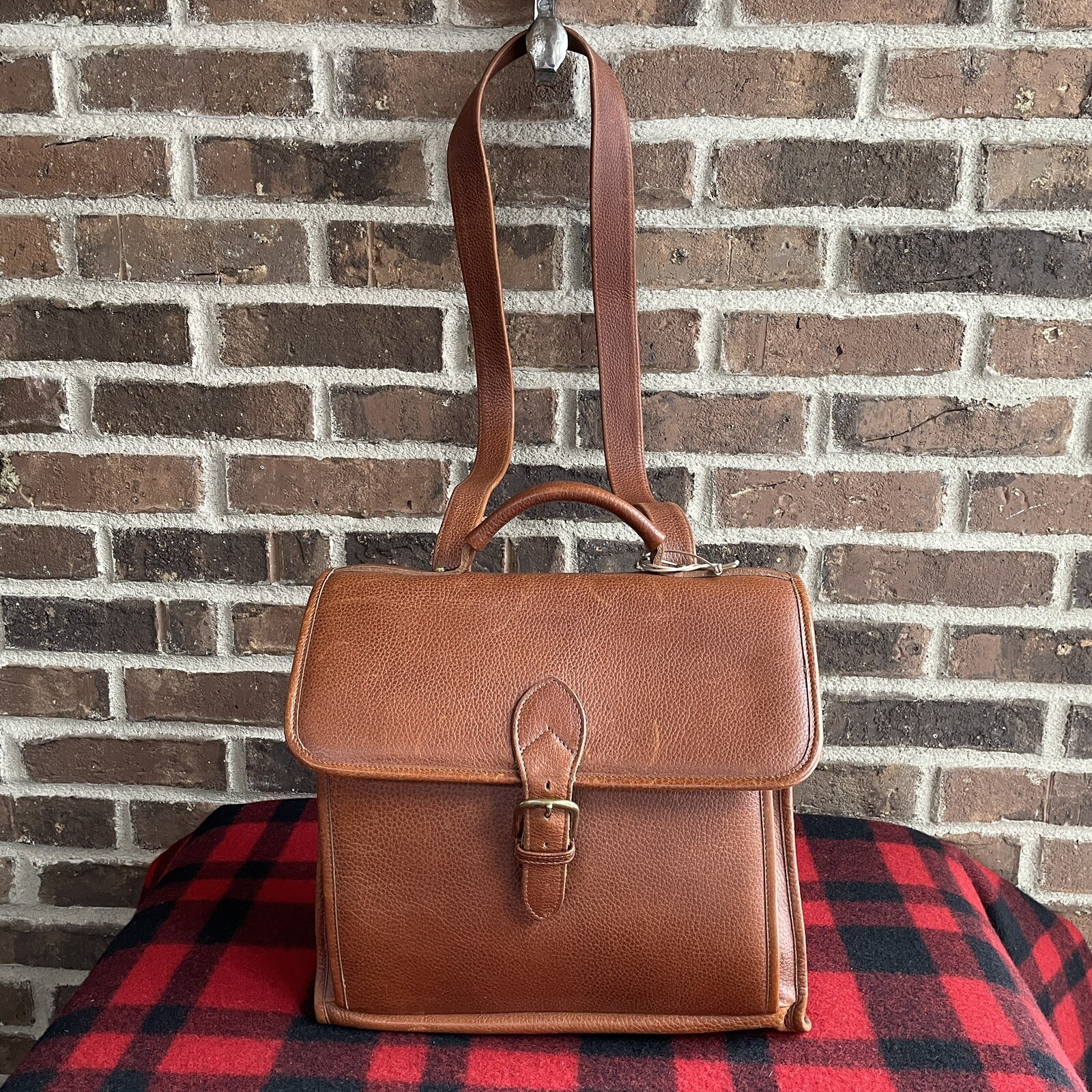 VINTAGE 1990s GLOVE LEATHER MACBOOK 13 IPAD PRO BACKPACK MESSENGER BAG R$545