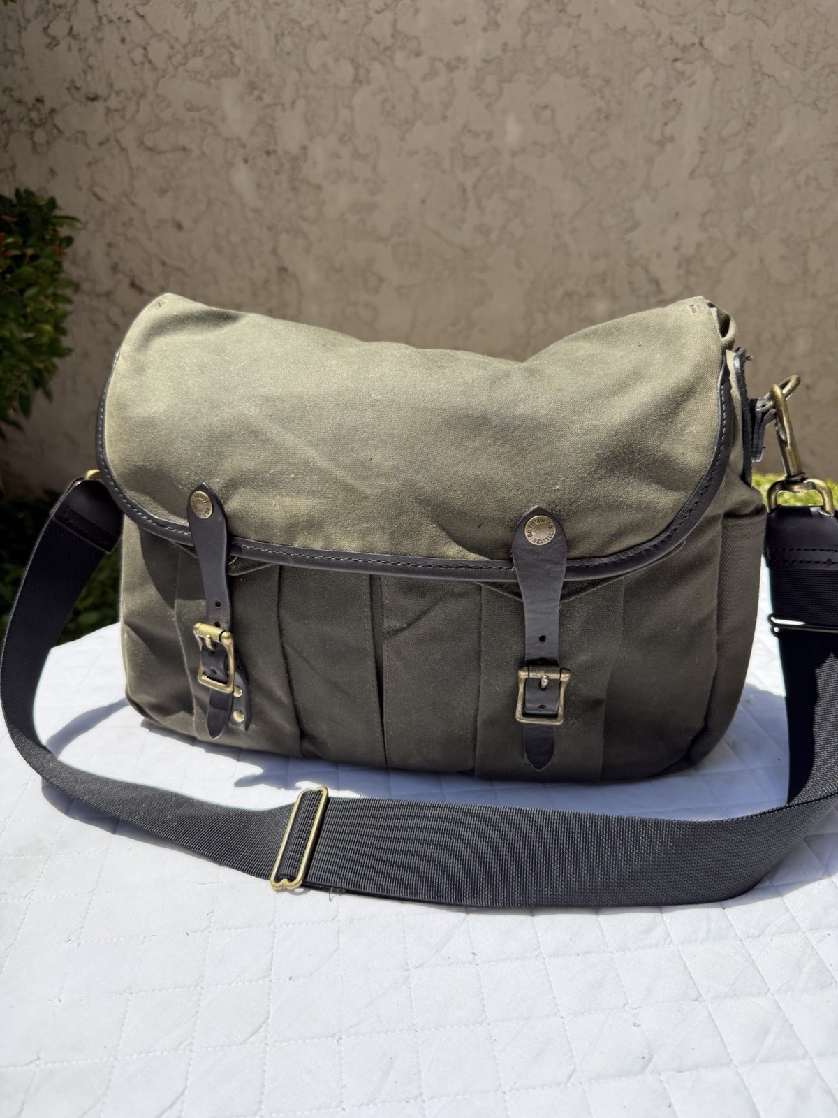 Filson X Magnum 70147 Camera Messenger Bag Otter Green Waxed Canvas & Leather