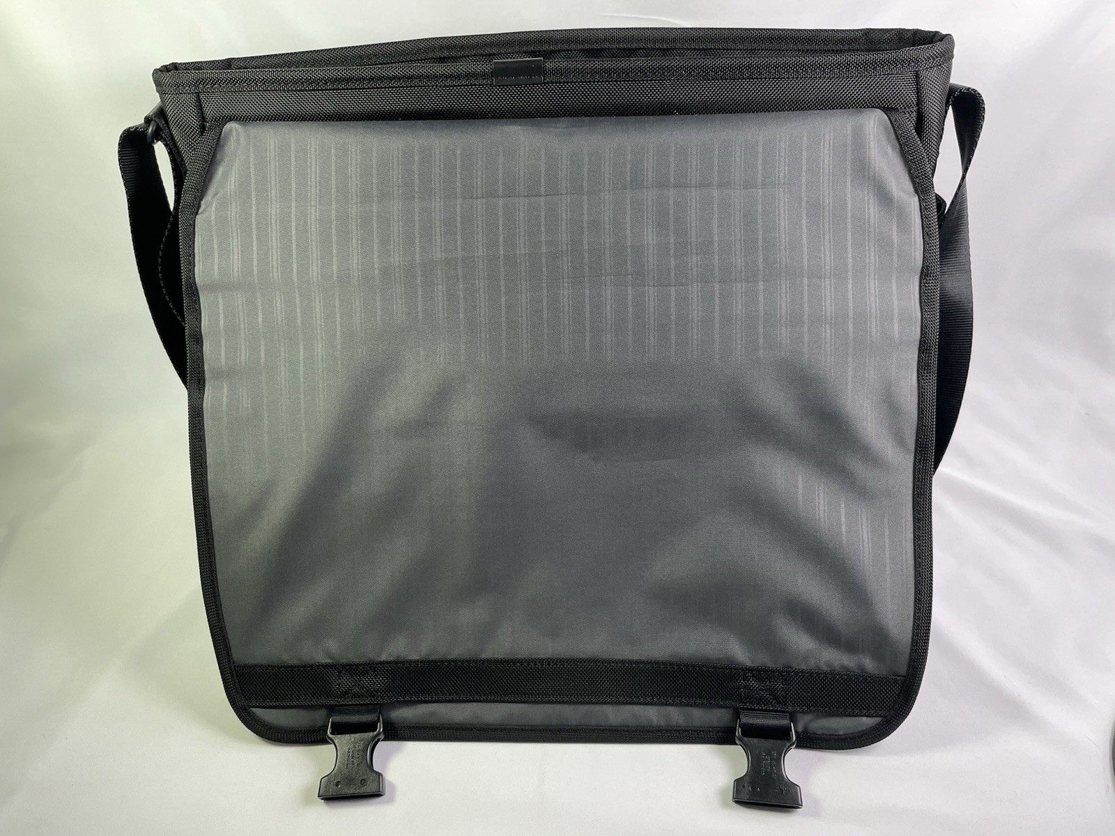 TUMI Alpha 2 Organizer Portfolio Brief / Expandable Messenger