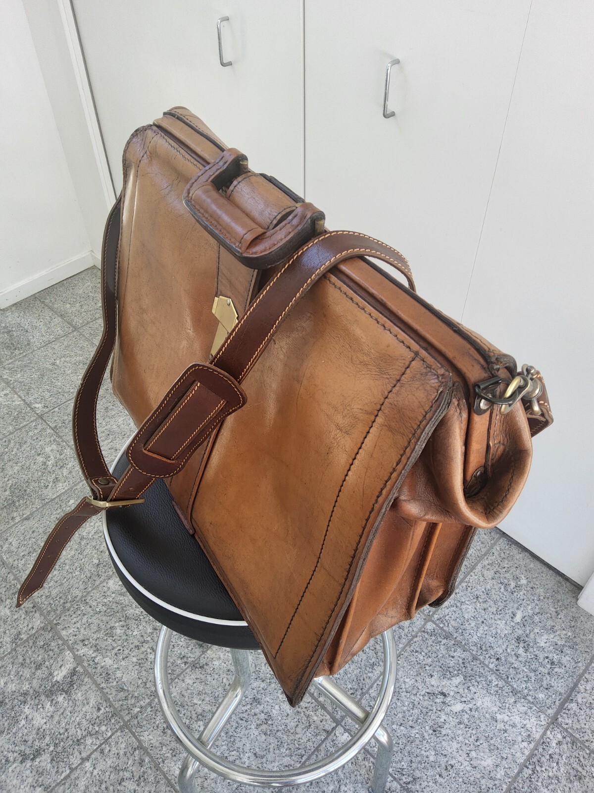 Mutual Leather Briefcase Combo Lock 18″x14″x6″