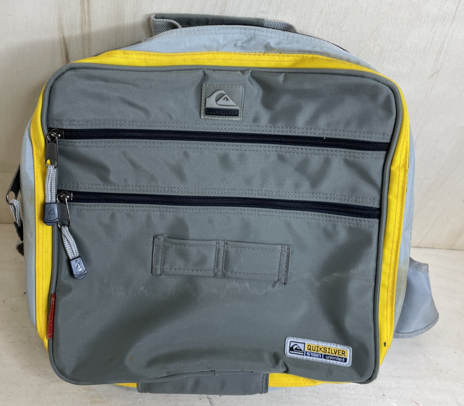 Vintage Quicksilver S4321 Unlimited Gray Crossbody/Laptop/Messenger Bag