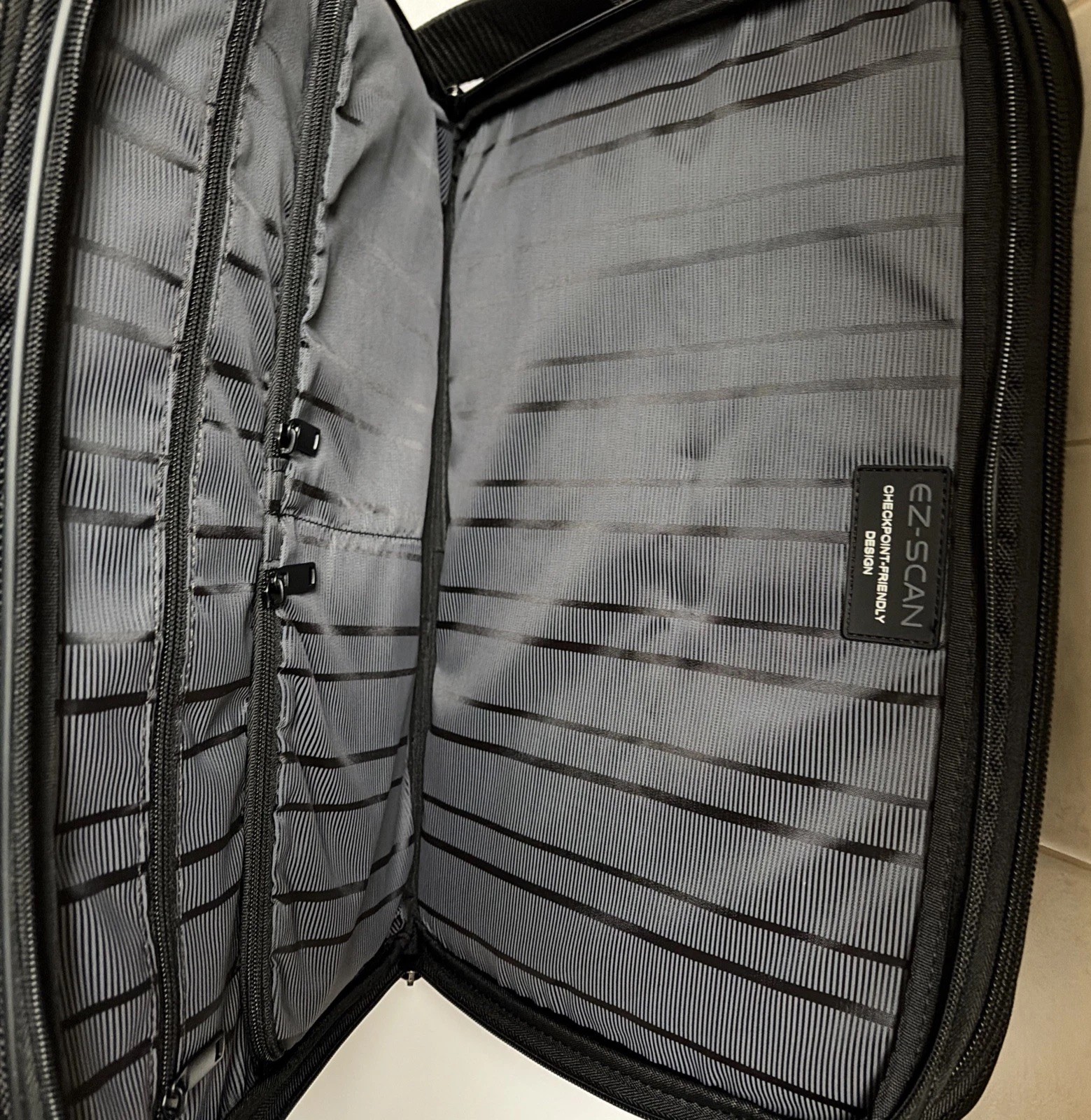 Kenneth Cole Reaction R-Tech Black Laptop Brief Case 17.3″ BRAND NEW w/ TAGS