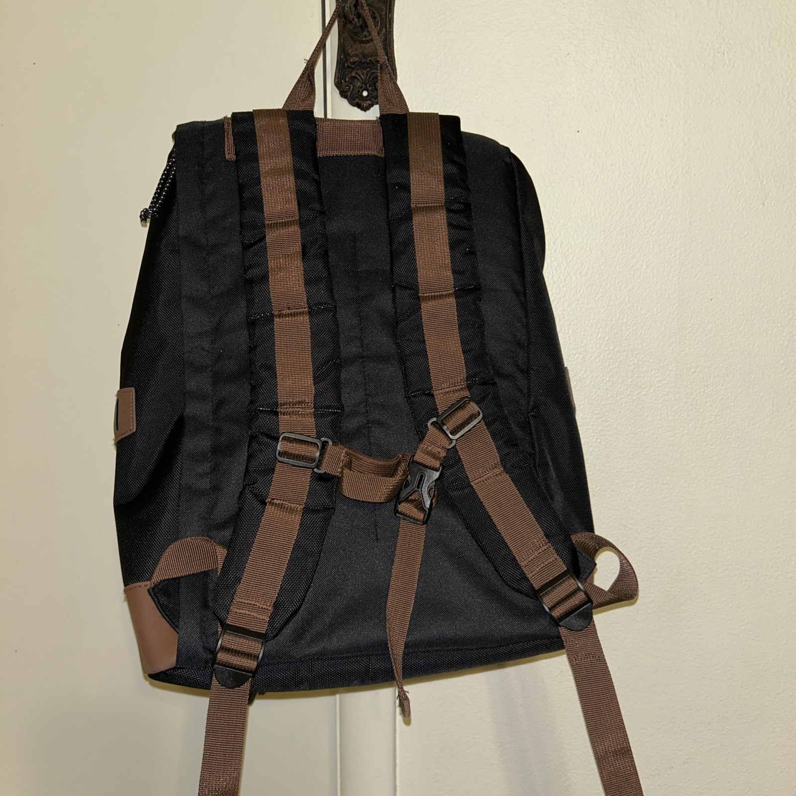 X-Ray X-Large Backpack Black/Brown Adjustable Straps Lots Of Pockets Very Nice
