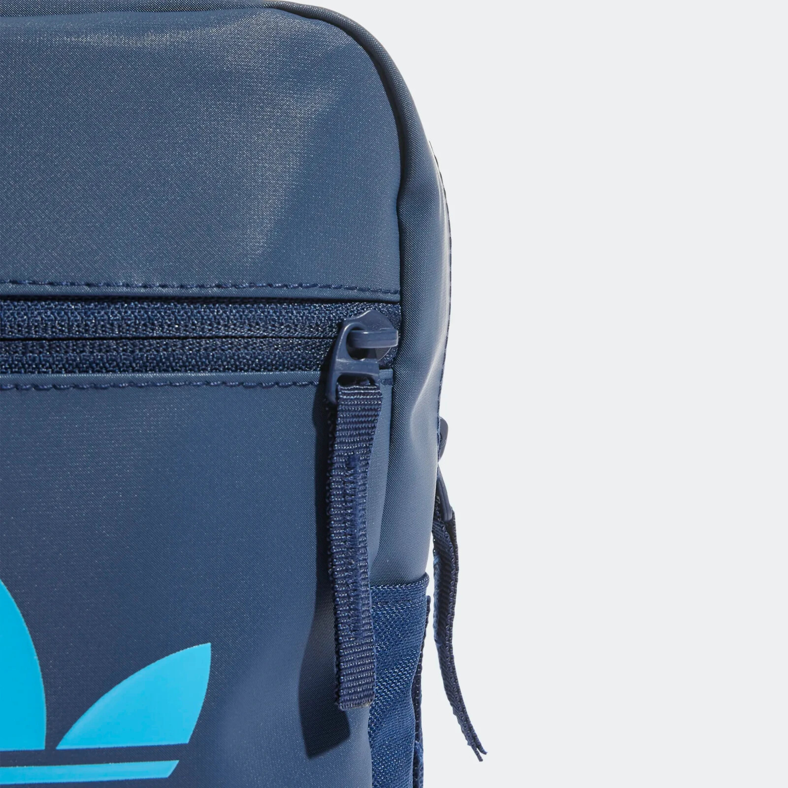 Adidas TREFOIL Adicolor Archive Strap Pack Sport Travel Durabl Crossbody Bag $38