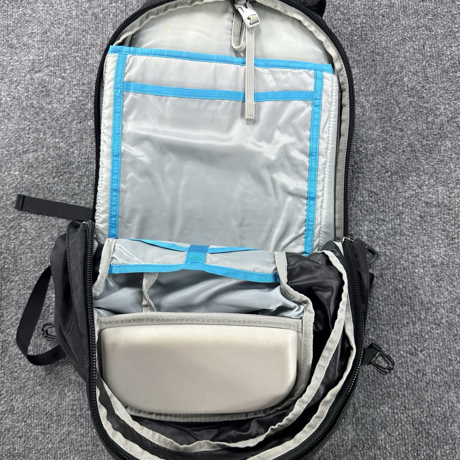 Thule Sweden Triumph 2 Backpack Veraction Logo Black Excellent Shape