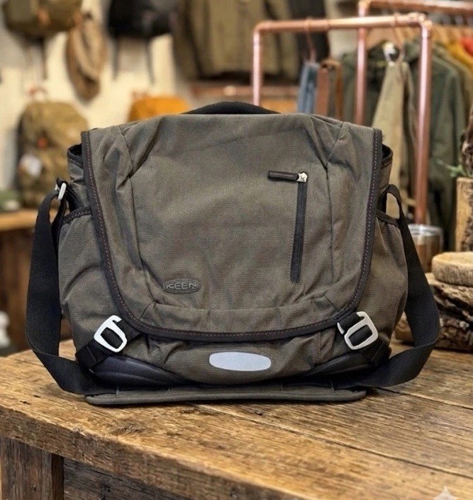 KEEN Green Hybrid Shoulder Bag – Laptop Bag with Durable Rubber Base