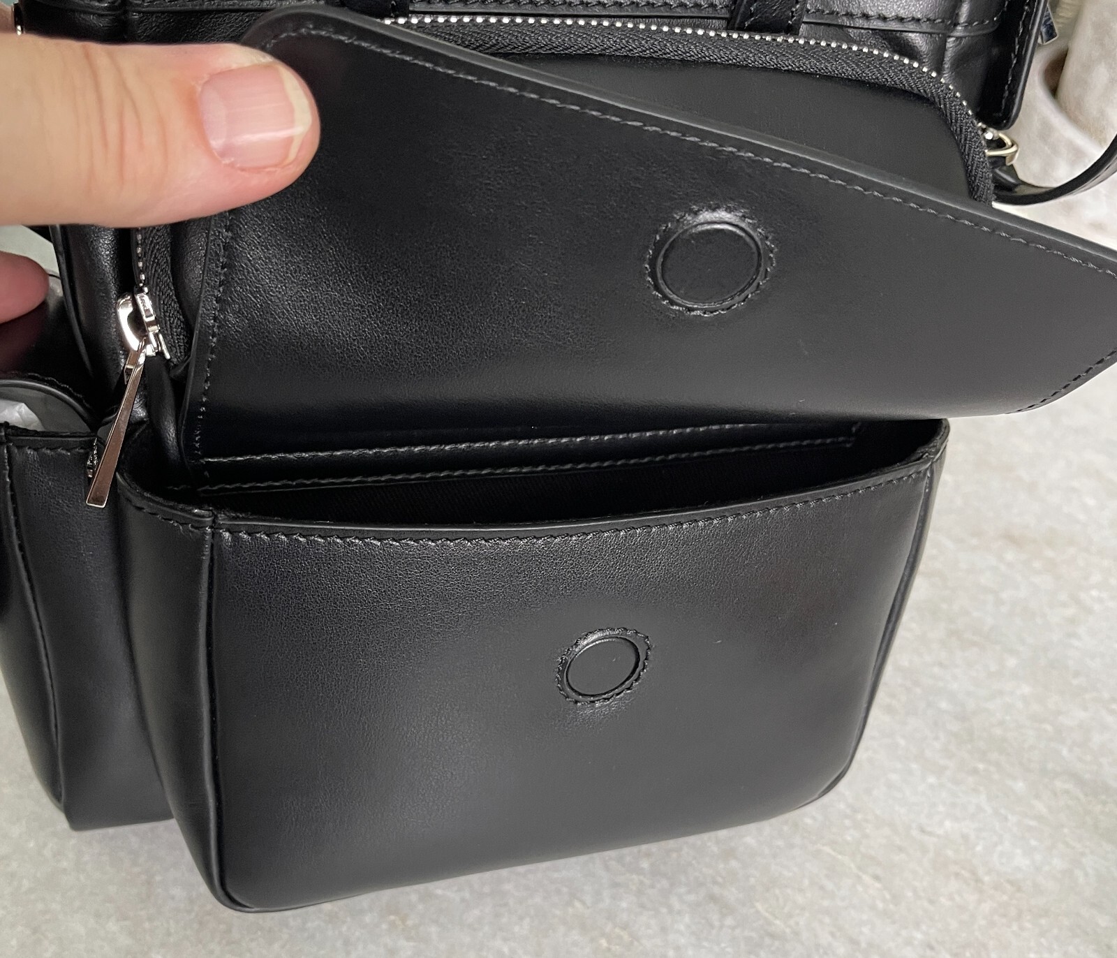 Versace Black Men’s Leather multi-compartment messenger shoulder bag 1012234