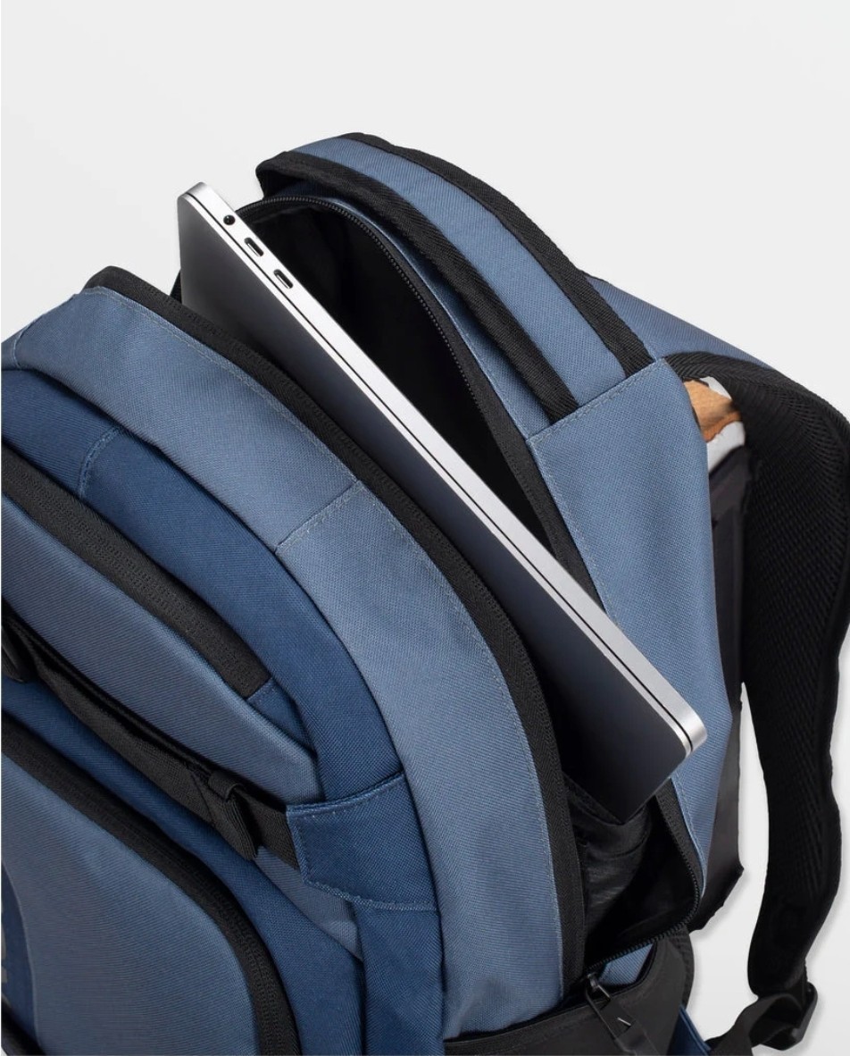 NEW 18.5″ VOLCOM EVERSTONE SKATE BACKPACK LAPTOP BEACH Navy Blue SKATEBOARD BAG