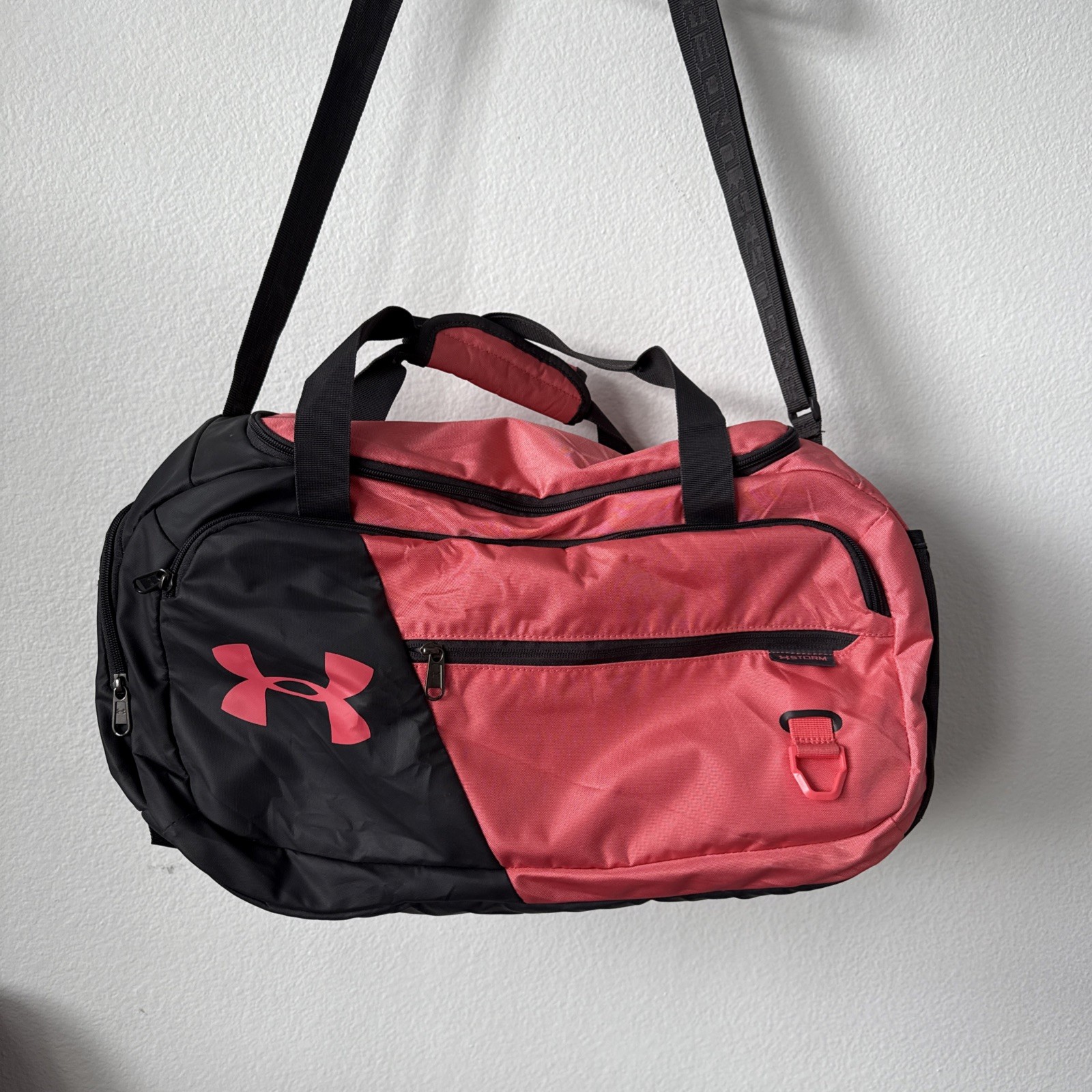 UNDER ARMOUR Men’s UA Undeniable 4.0 Duffle Bag Gym Graphite / Black & pink