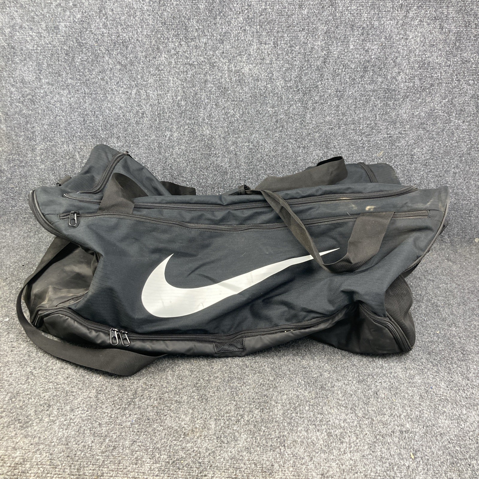 Nike Black Large 27″ Multi-Compartment Zippered Shoulder Strap Equipment Bag