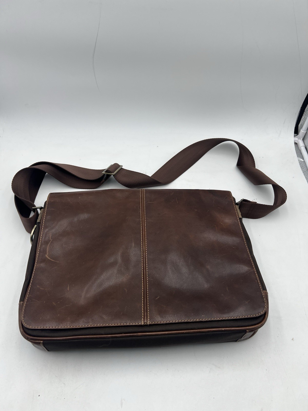 Bacon Garth Slimster Brown Leather Crossbody Messenger Laptop Bag EUC!