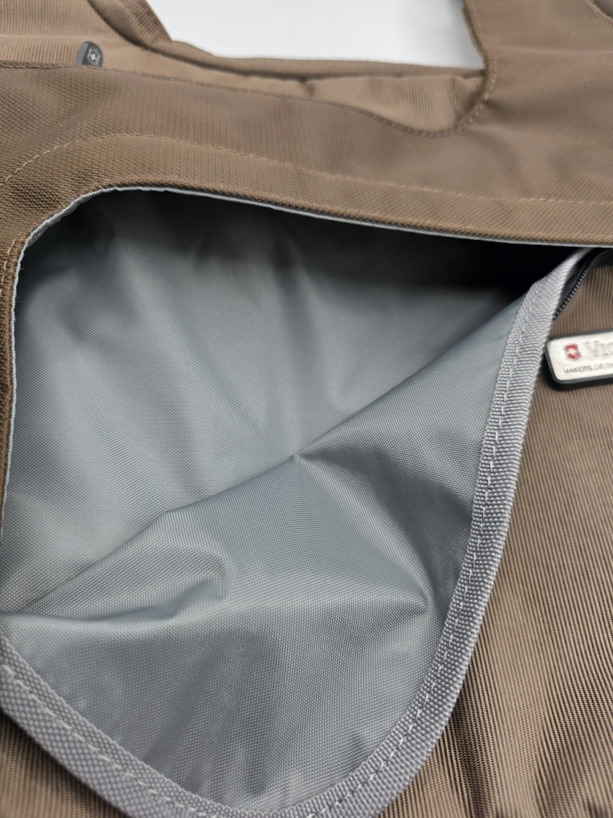 Victorinox Swiss Army Crossbody Messenger Bag Beige Nylon Adjustable Strap