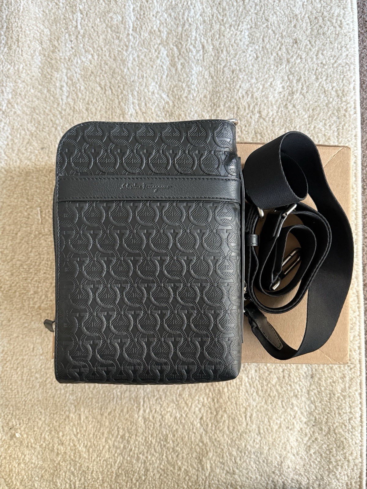 Salvatore Ferragamo Gancini Cross Shoulder Bag Clutch Nero 9000 24 0967/00 New