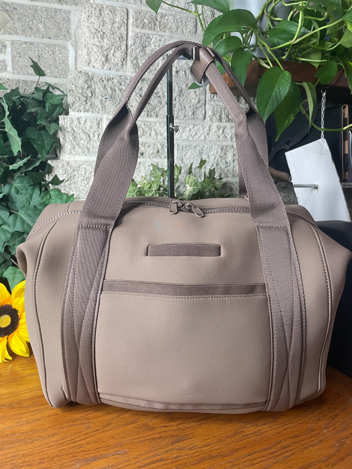 NWT QUINCE ALL DAY NEOPRENE DUFFLE TRAVEL DUFFEL BAG TRAVEL ESPRESSO MSRP $102