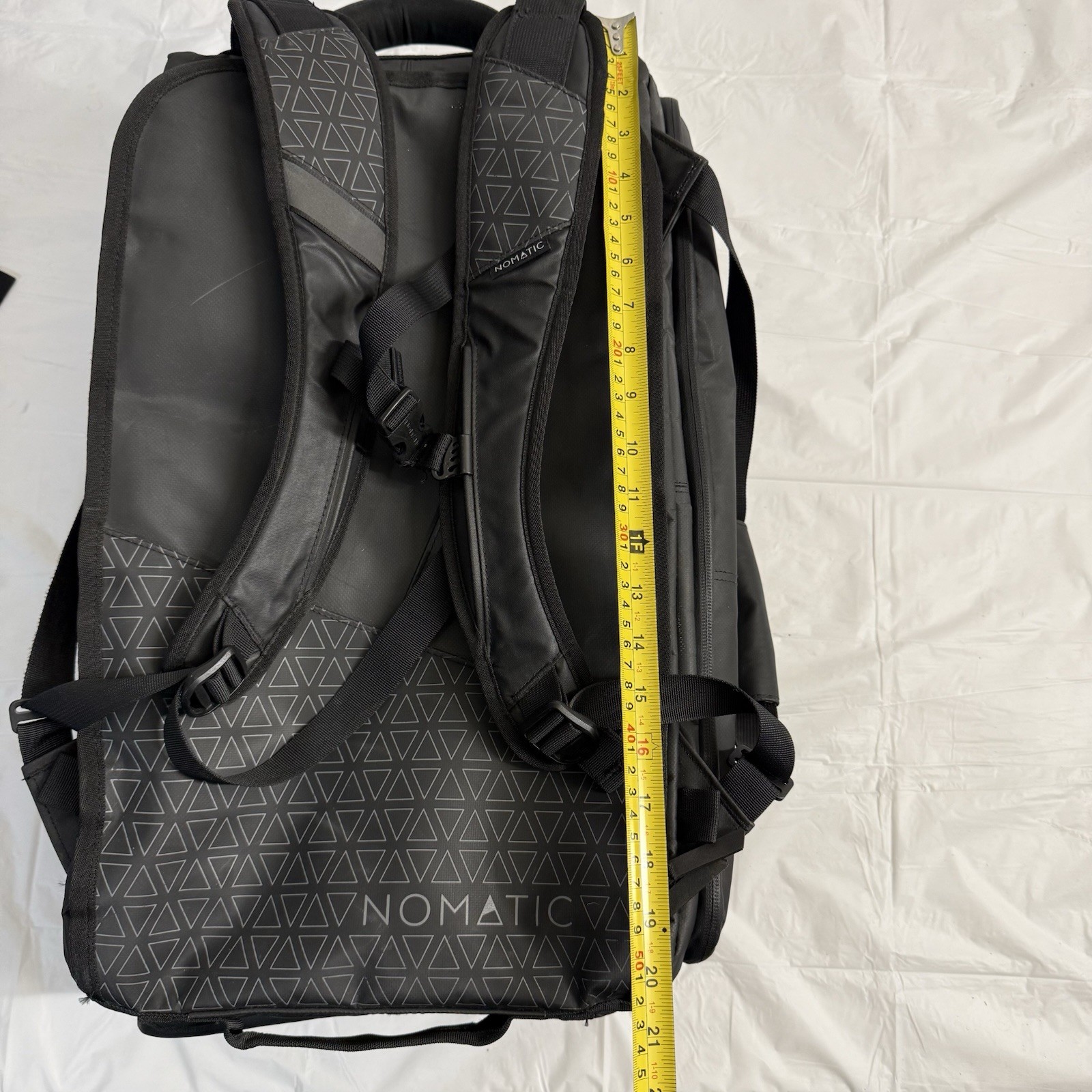 E1 Nomatic Travel Backpack Black – Gently Used – Expandable 20x12x10