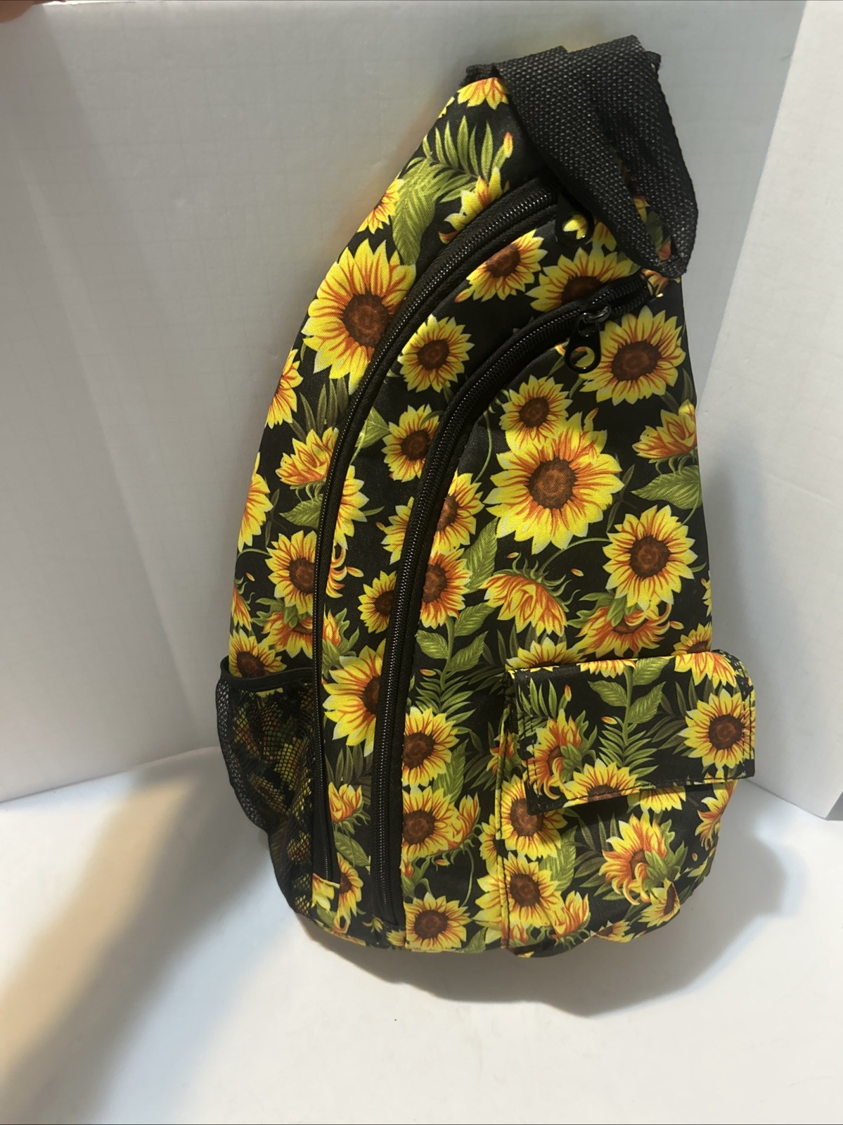 Sunflower Crossbody Sling Bag Women Cute Yellow Flowers Travel Daypack 1 PCS