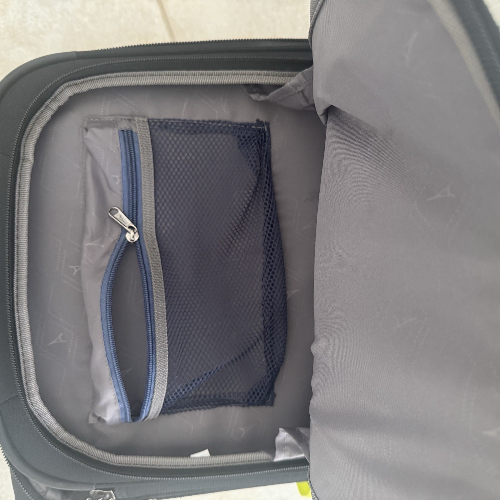 Travelpro Maxlite 5 Softside Expandable Luggage 4 Spinner Wheels 22” Carry On