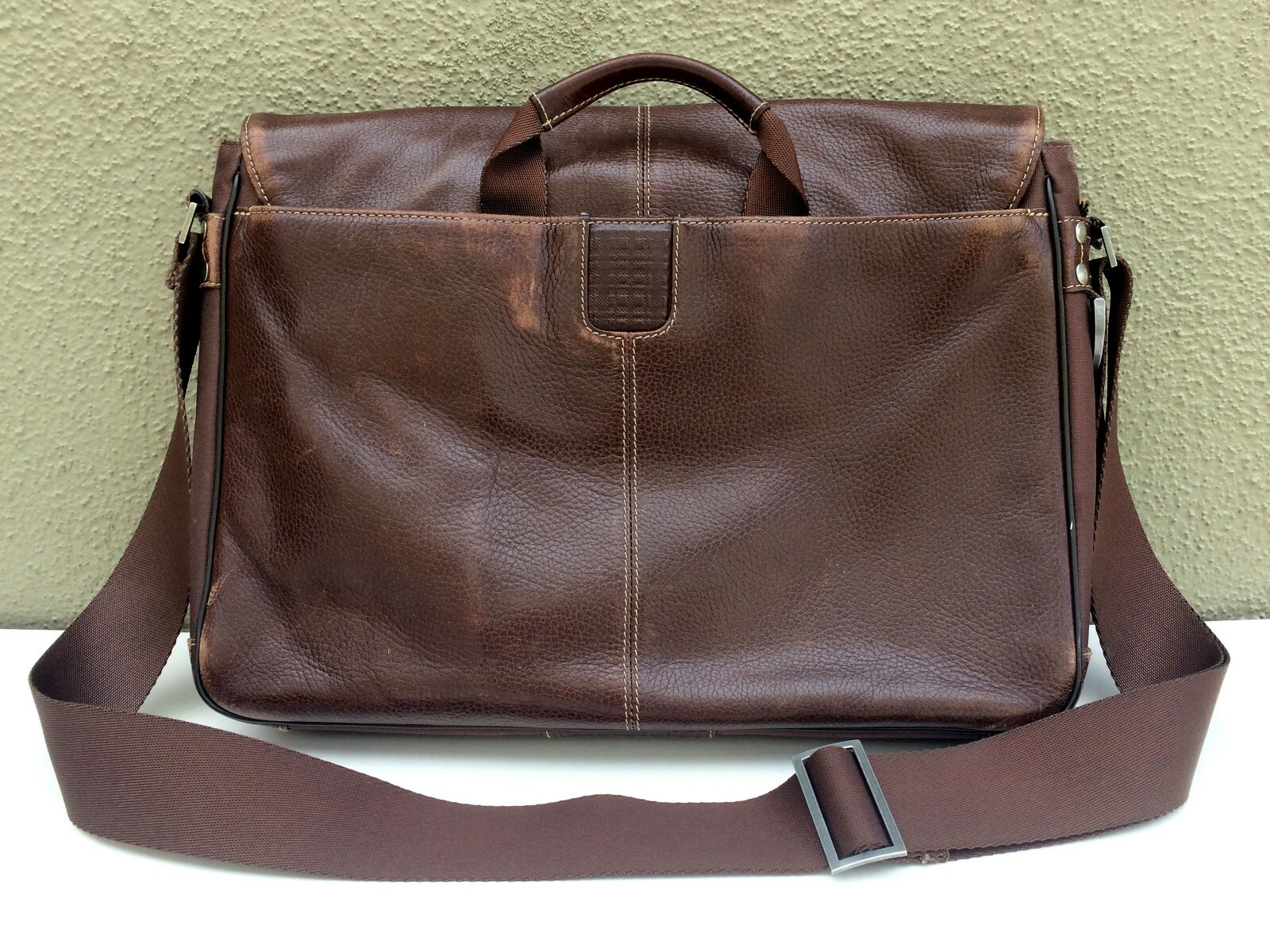 Boconi Brown Leather Garth Slim Mailbag Messenger Laptop Bag with Shoulder Strap