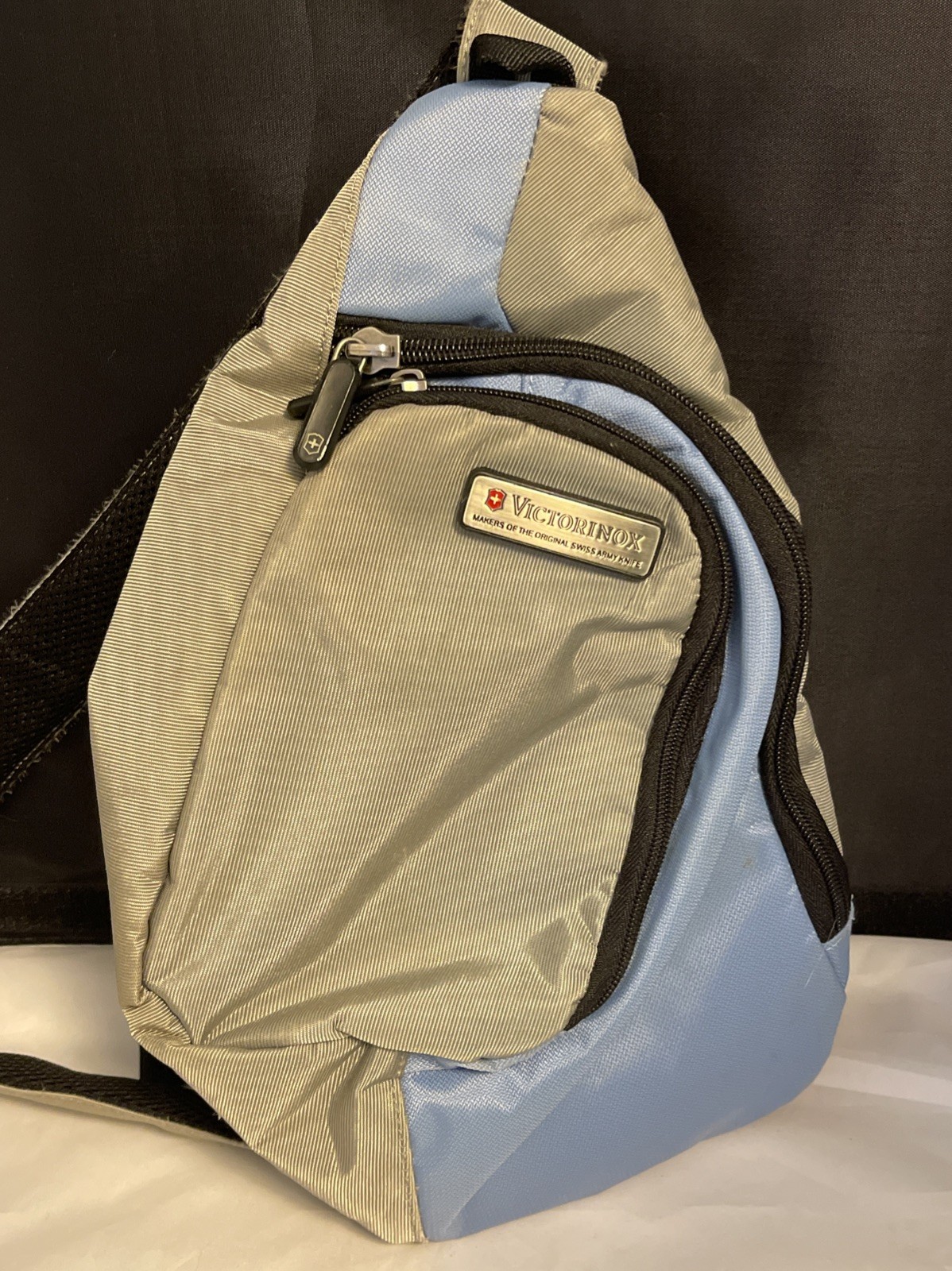 VICTORINOX Tear Drop Monosling – Zip Pockets Gray/Blue 14” Swiss Army