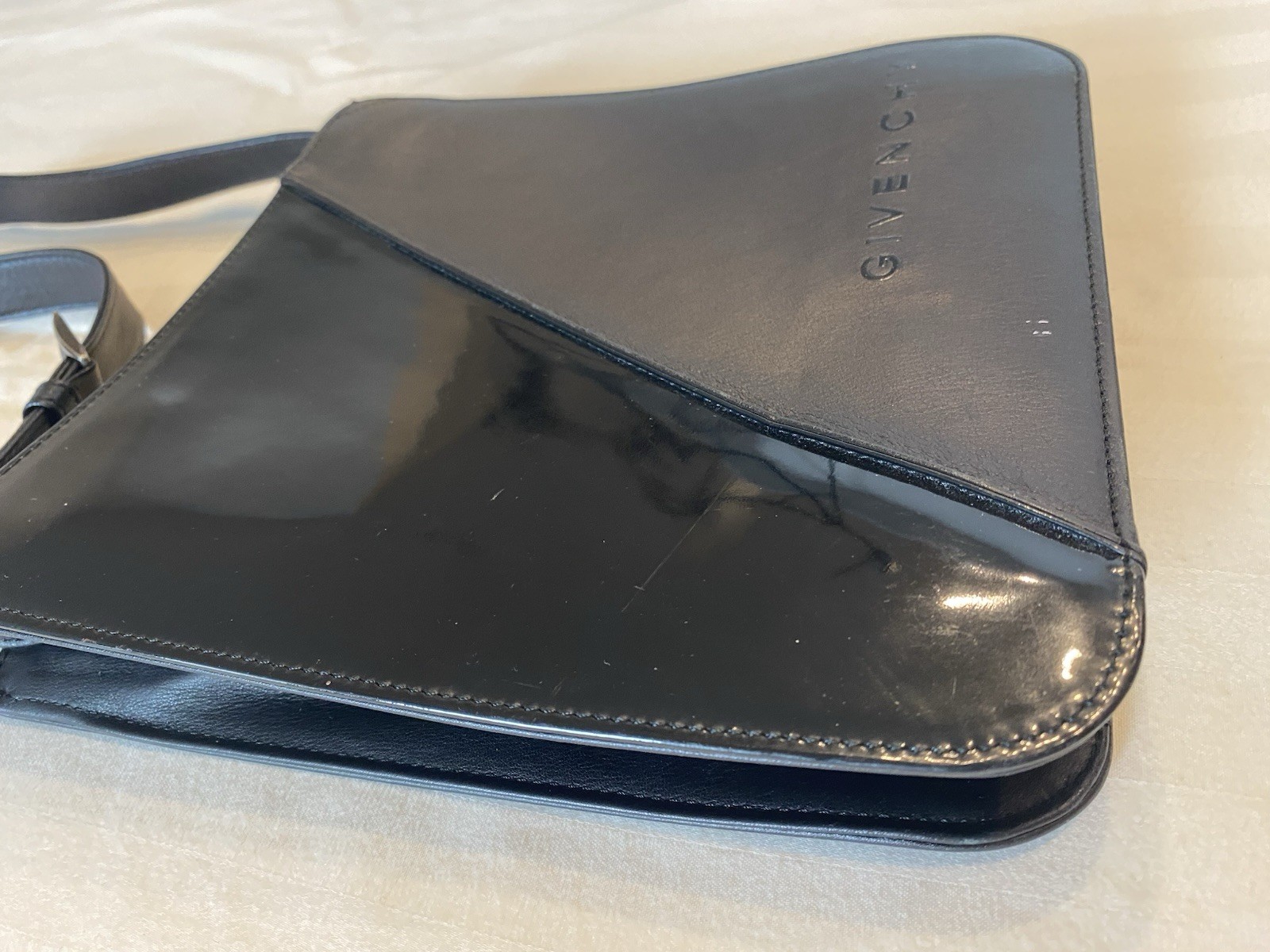 Givenchy Classic Black Shoulder Bag Leather Men’s/Unisex Vintage Two-Tone