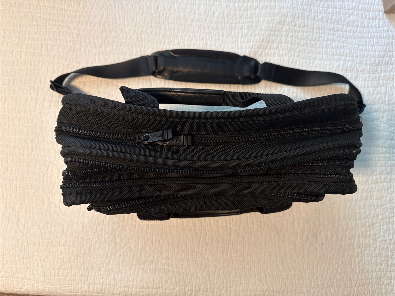 TUMI Black Nylon Expandable Laptop Carry On Travel Briefcase Case Bag 2661D3