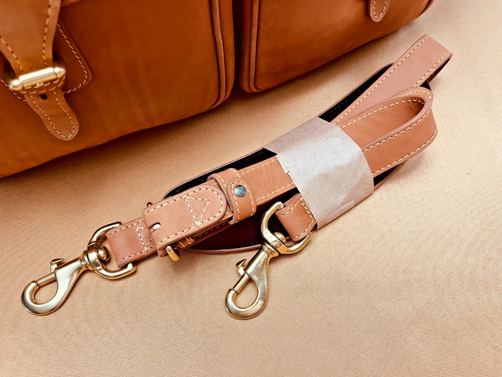 MULHOLLAND Rustic Tan Heavy Saddle Leather Briefcase / Messenger Bag – USA