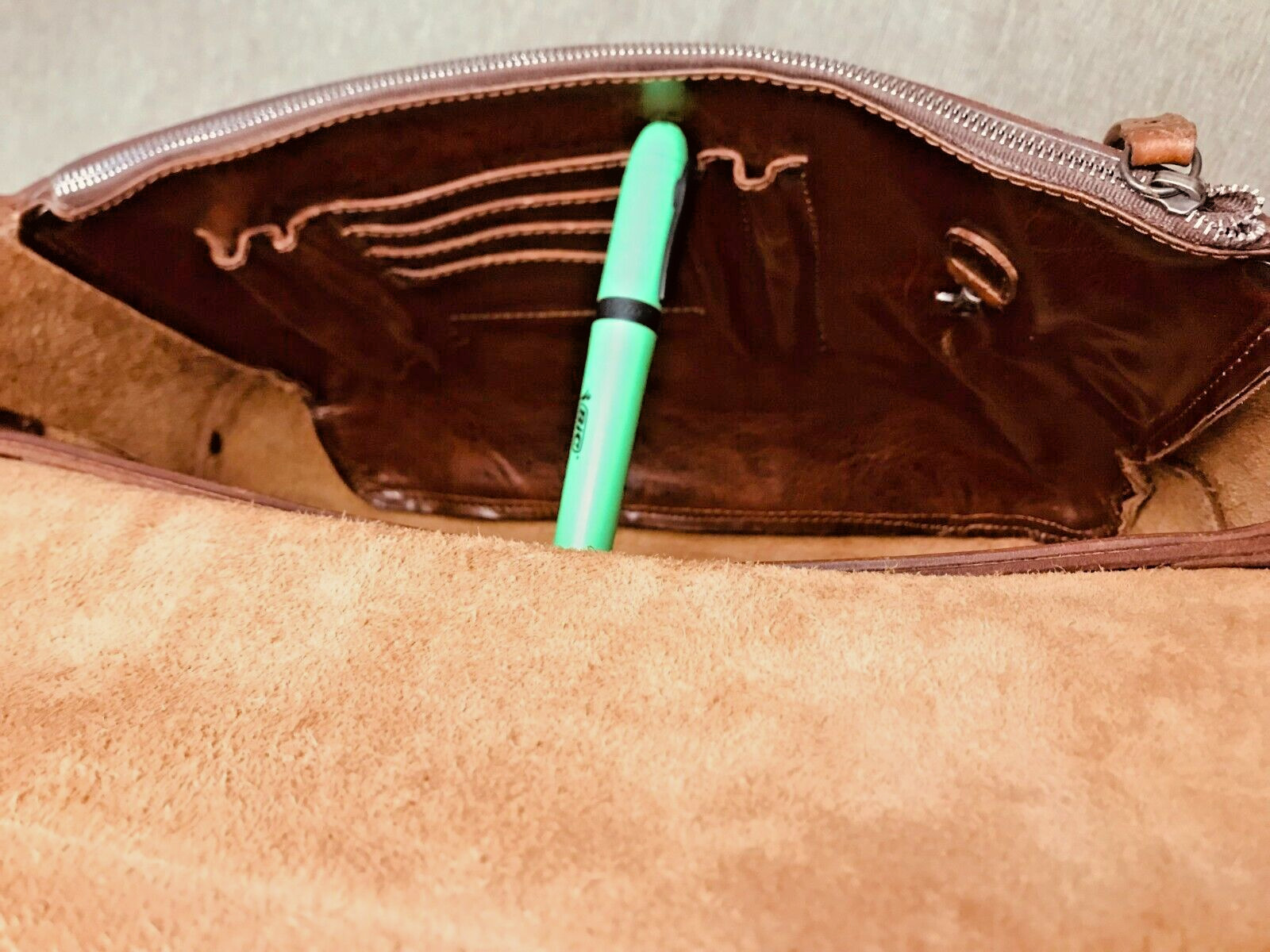 WILL LEATHER GOODS Saddle Leather Briefcase / Messenger Bag / Postal Bag – USA